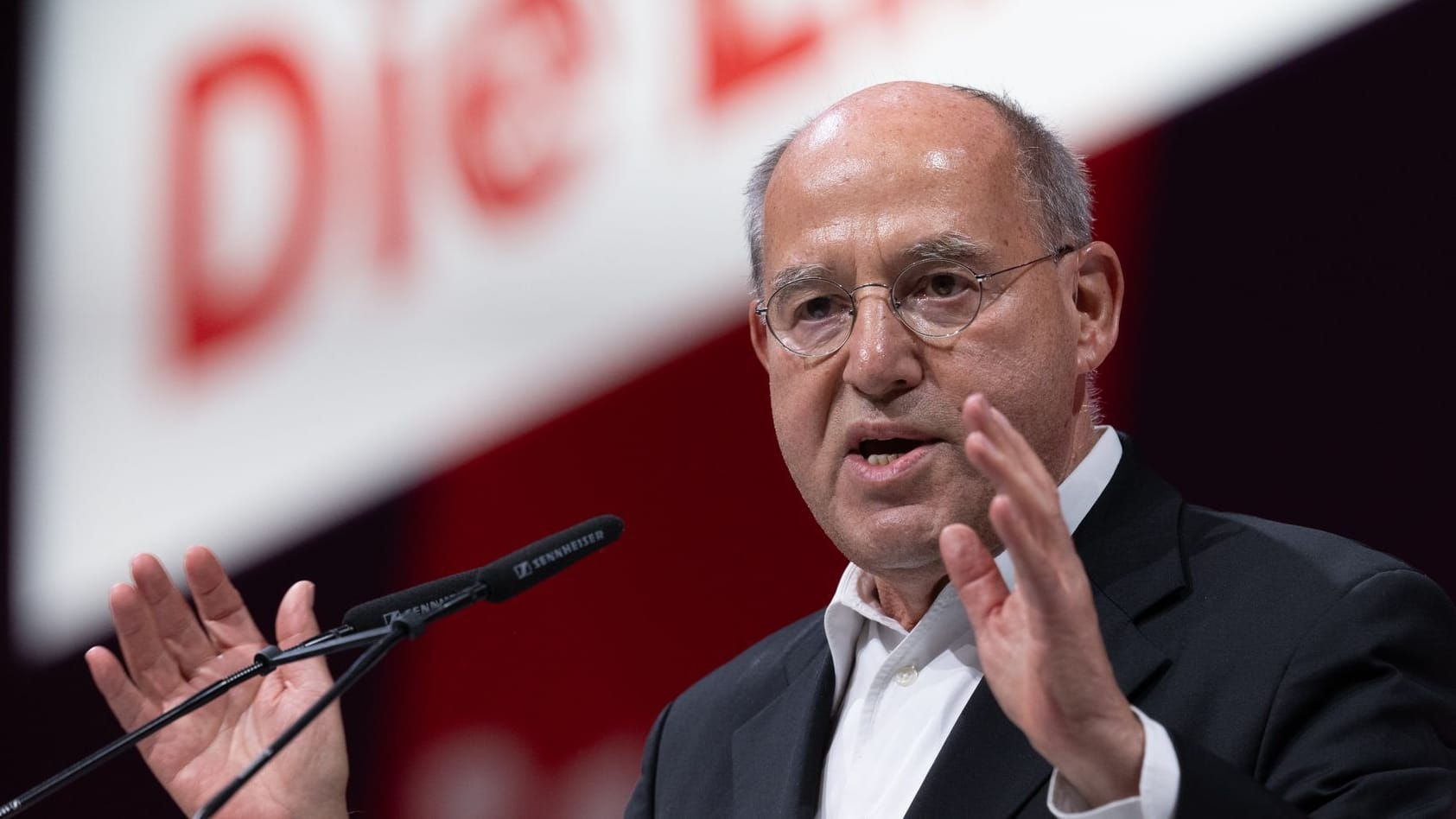 Gregor Gysi (Die Linke) spricht auf dem Bundesparteitag der Linken (Symbolbild): Seit 2005 gewinnt der Linken-Politiker Gregor Gysi sein Direktmandat in Treptow-Köpenick souverän. Gregor Gysi (Die Linke) spricht auf dem Bundesparteitag der Linken (Symbolbild): Seit 2005 gewinnt der Linken-Politiker Gregor Gysi sein Direktmandat in Treptow-Köpenick souverän.