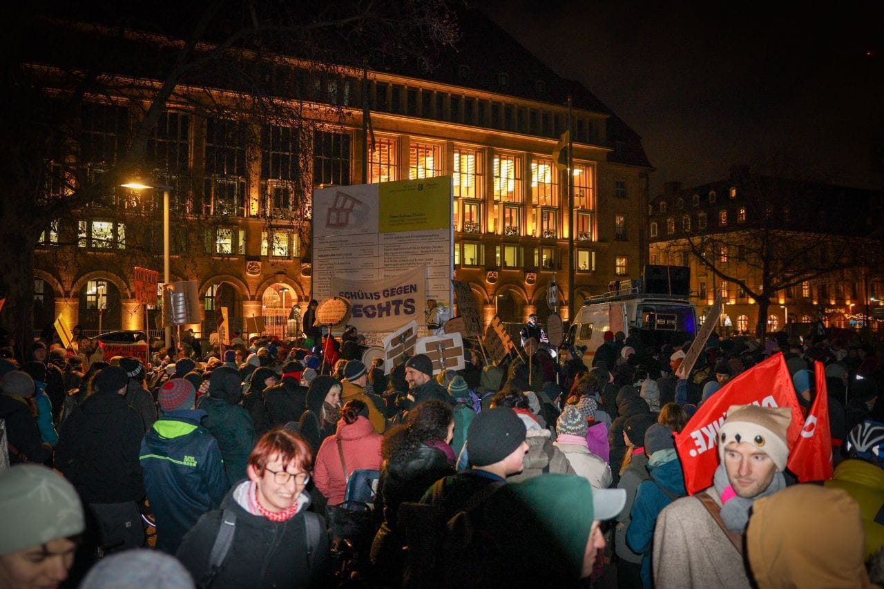 Demo vor dem Rathaus am Freitagabend.