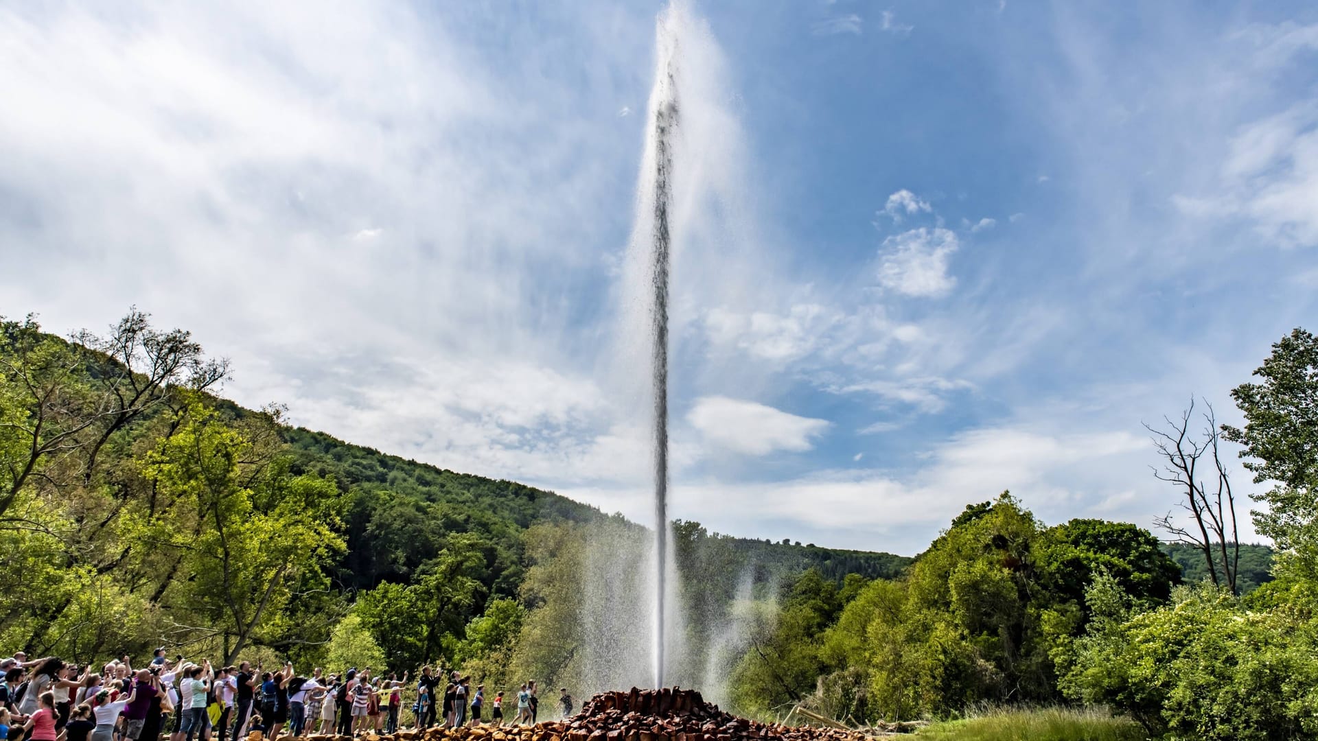 Geysir in Andernach, Rheinland-Pfalz: Die Fontäne schießt bis zu 60 Meter in die Höhe.