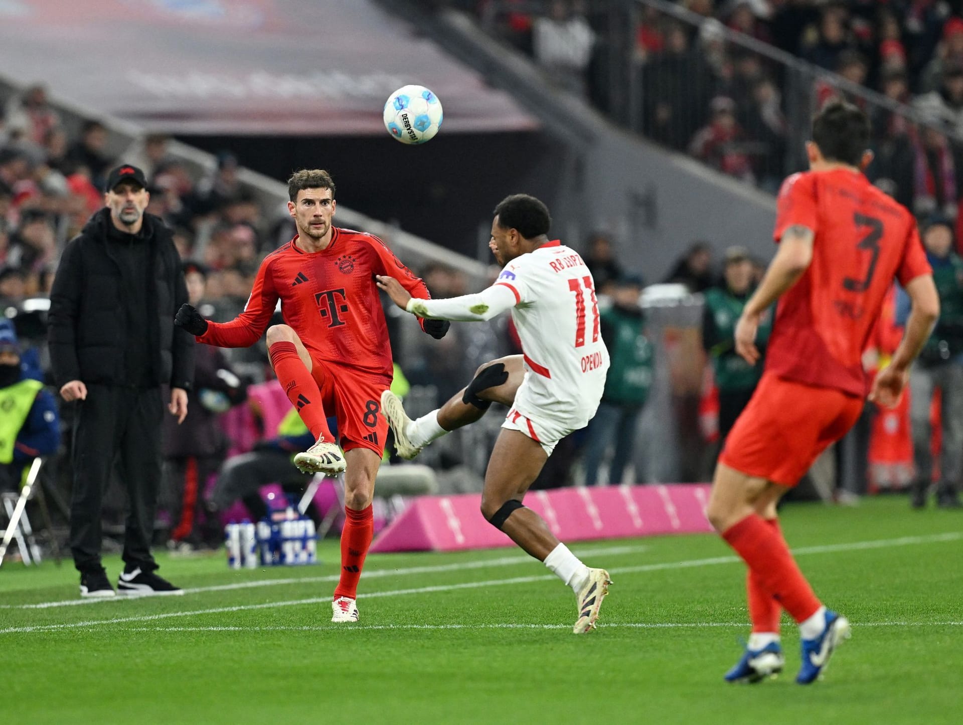 Leon Goretzka: Rückte wieder für Pavlović in die Startelf. Vorm 1:1 gewann er eigentlich das Kopfballduell. Daraus entstand dann aber der Gegentreffer. Lief alleine aufs Tor zu, zögerte aber zu lange (49.). Solide Partie. Note 3