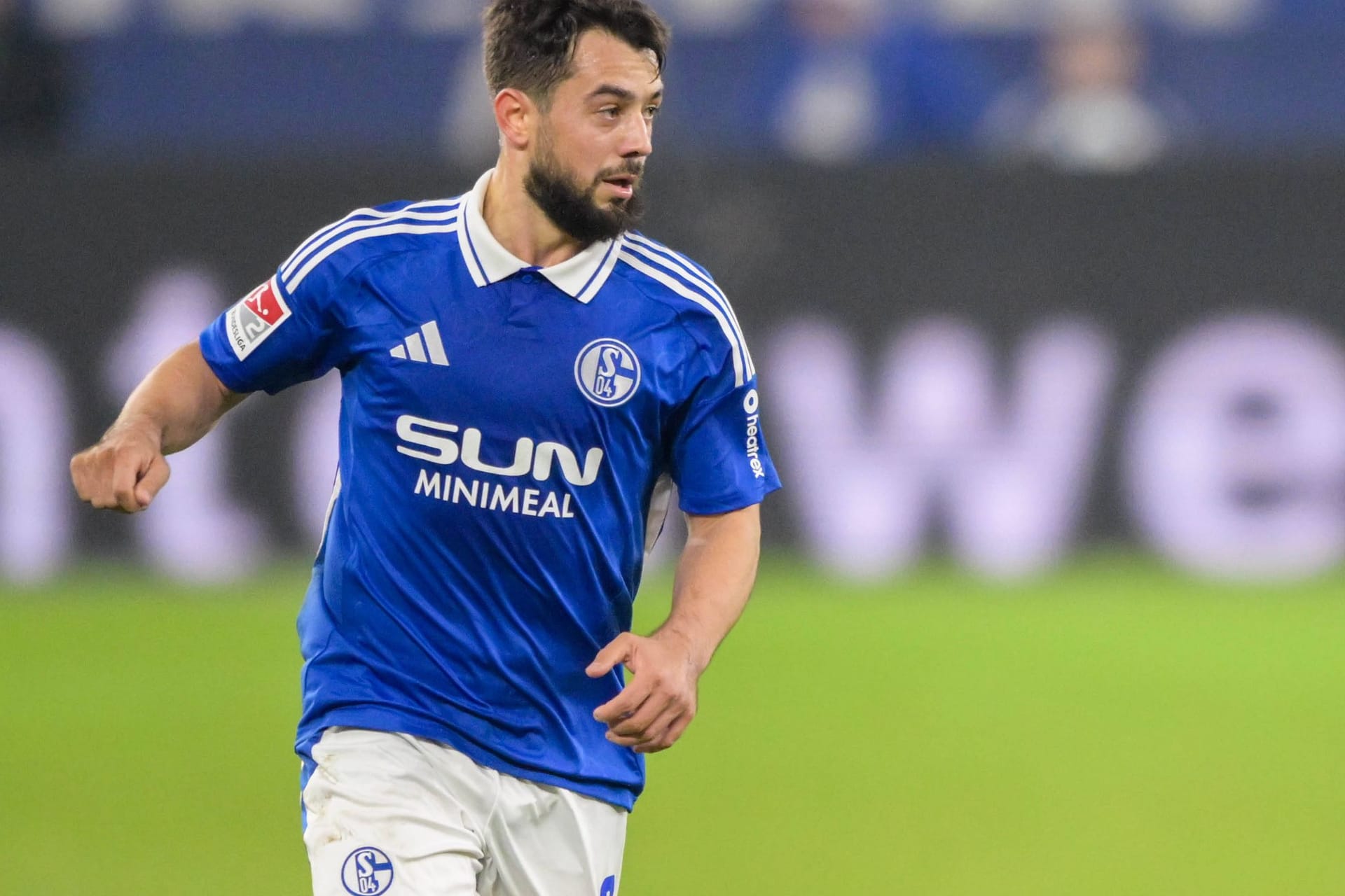 Amin Younes im Trikot des FC Schalke 04.