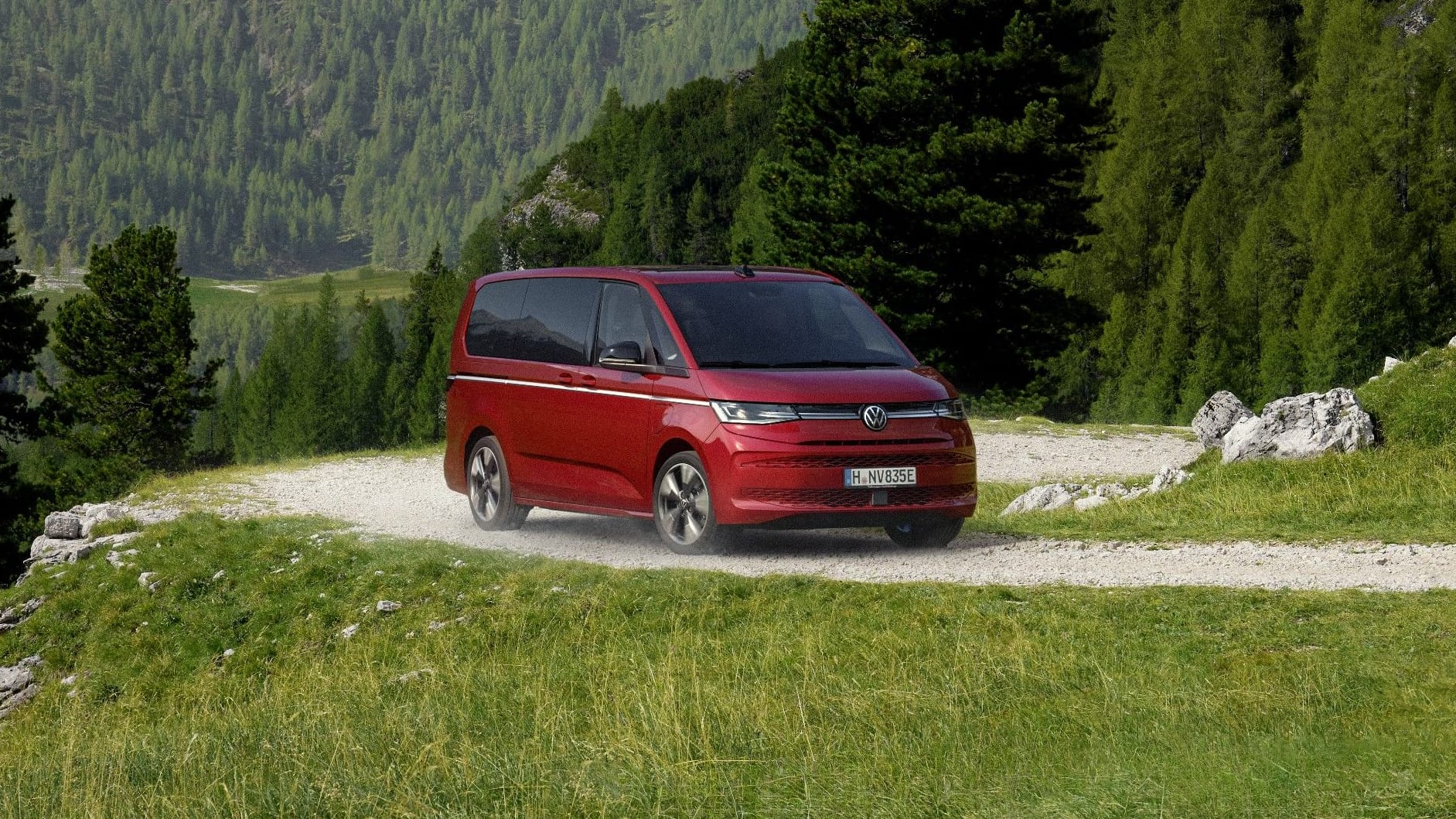 VW Multivan eHybrid 4Motion: Er fährt bis zu 95 km weit rein elektrisch.