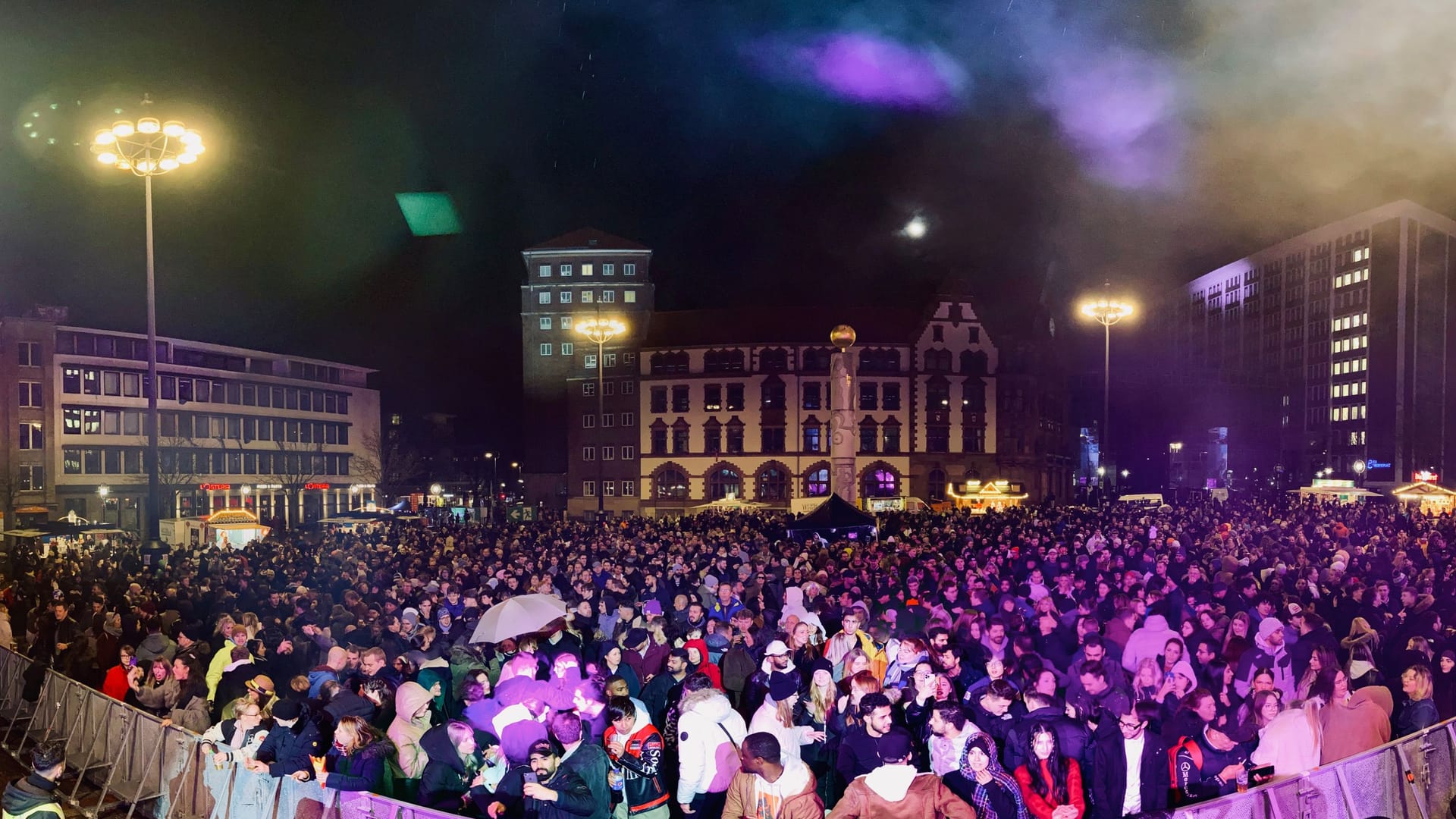 Party auf dem Friedensplatz: Aber Achtung - Feuerwerkskörper sind hier nicht erlaubt.