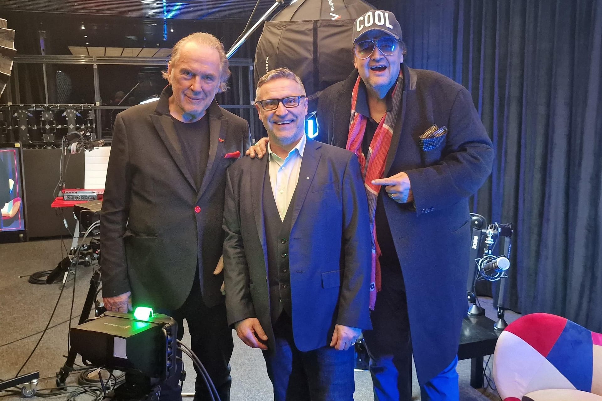 Jürgen Hunke, Borris Brandt und Andreas Ellermann bei der Eröffnung des TV-Studios von Hamburg.Live: Sie haben bereits eine Zusammenarbeit vereinbart.