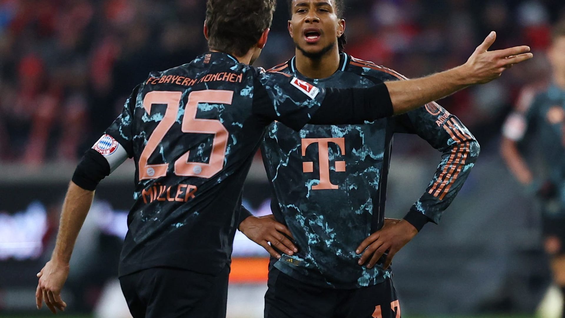 Der FC Bayern kassiert im letzten Auswärtsspiel des Jahres mit dem 1:2 bei Mainz 05 die erste Niederlage in dieser Bundesligasaison. Damit rückt Leverkusen in der Tabelle bis auf vier Punkte heran. Min-jae-Kim erwischt einen ganz schlechten Tag. Er ist aber nicht der Einzige, der bei Bayern enttäuscht. Die Einzelkritik.