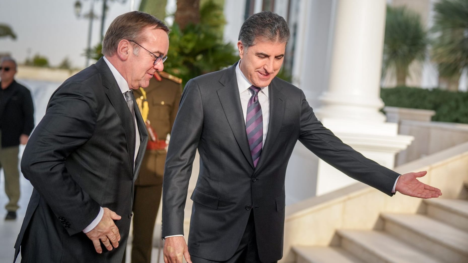 Pistorius (l.) mit Nechirvan Barzani, Präsident der Regionalregierung Kurdistan, im irakischen Erbil.