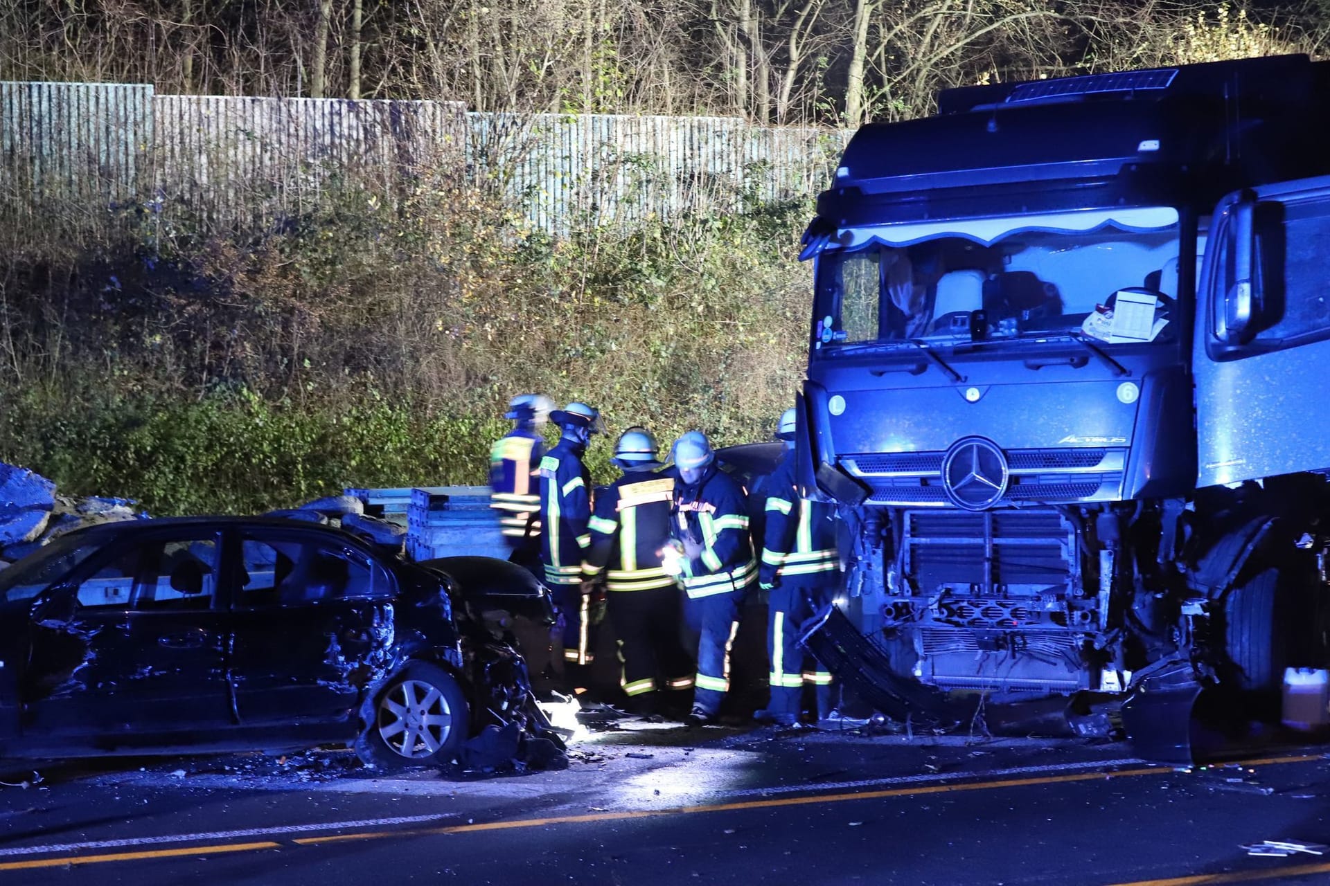 Lkw-Fahrer verursacht Chaosfahrt mit mehreren Unfällen