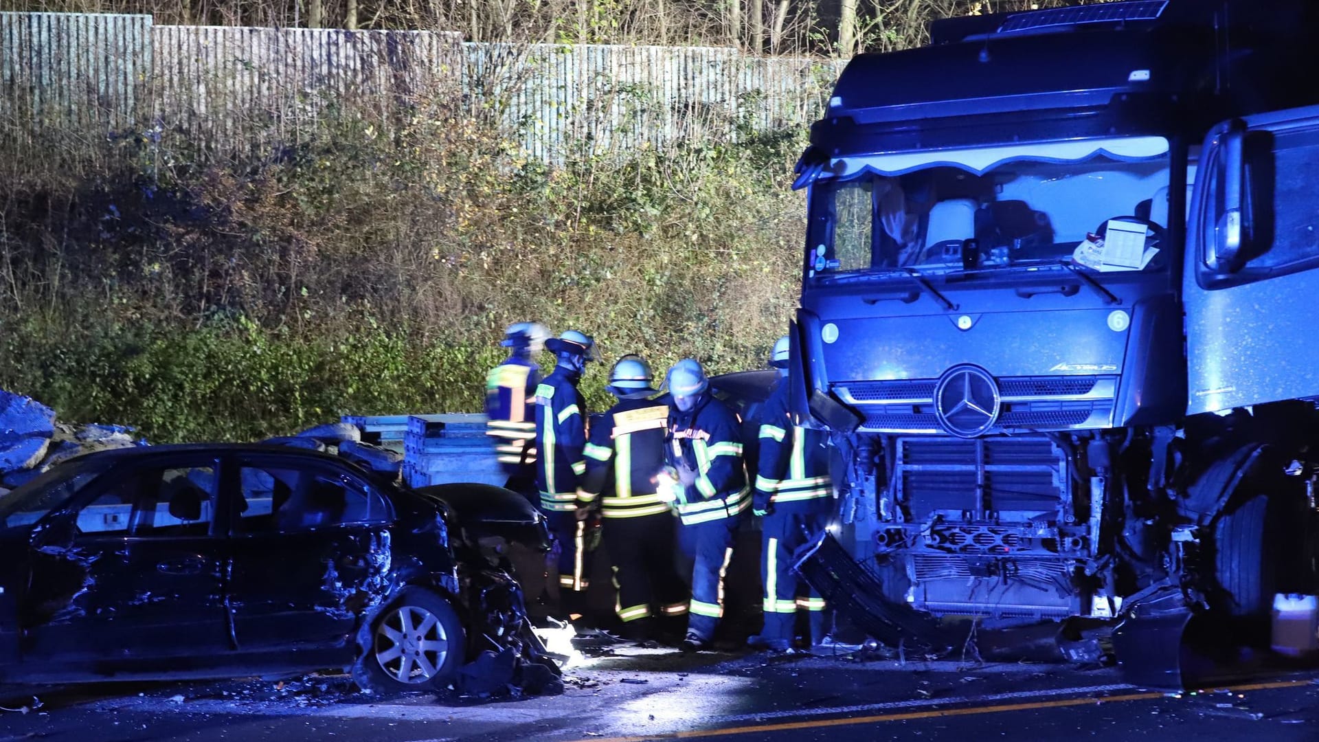 Lkw-Fahrer verursacht Chaosfahrt mit mehreren Unfällen