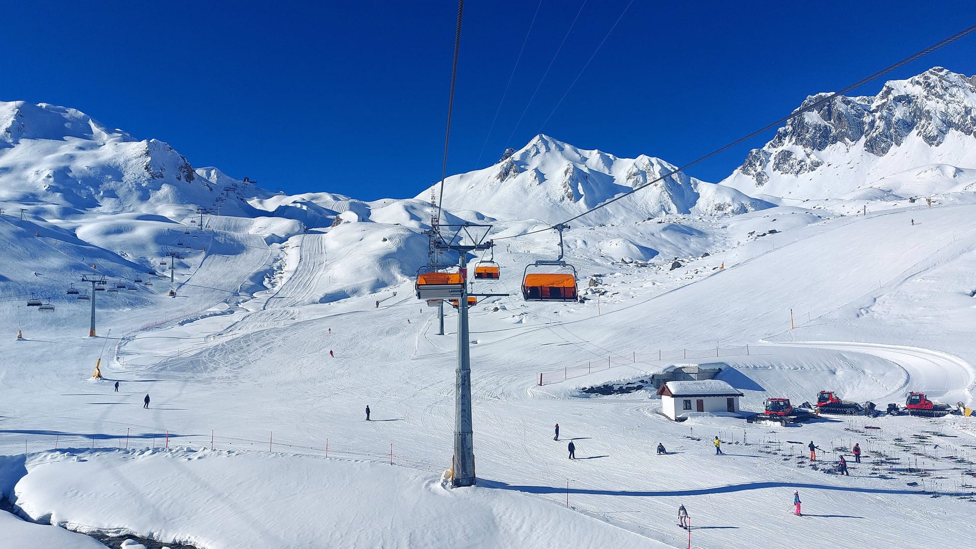 Das Skigebiet Silvretta Arena Ischgl, Samnaun in der Alpenregion Paznaun in Österreich.