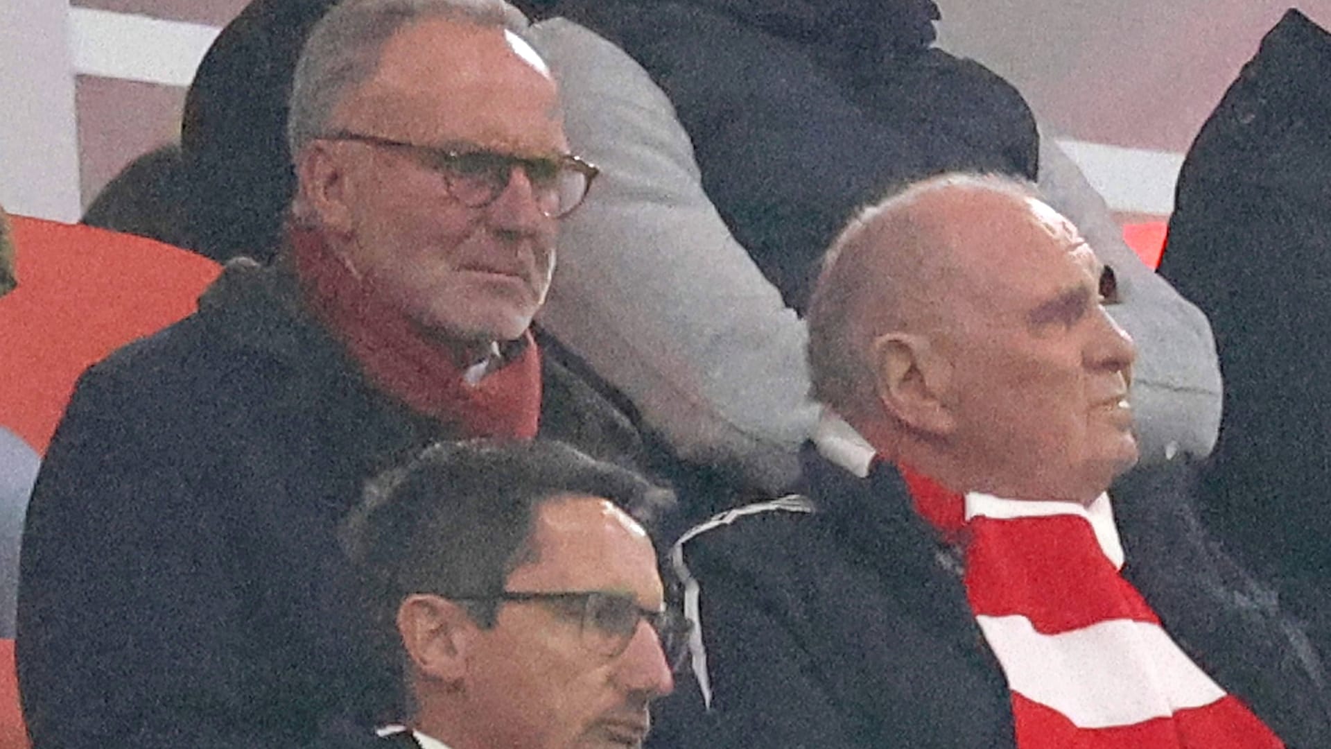 Karl-Heinz Rummenigge (l.) und Uli Hoeneß: Die Kluboberen waren nach dem Pokalaus des FC Bayernn bedient.