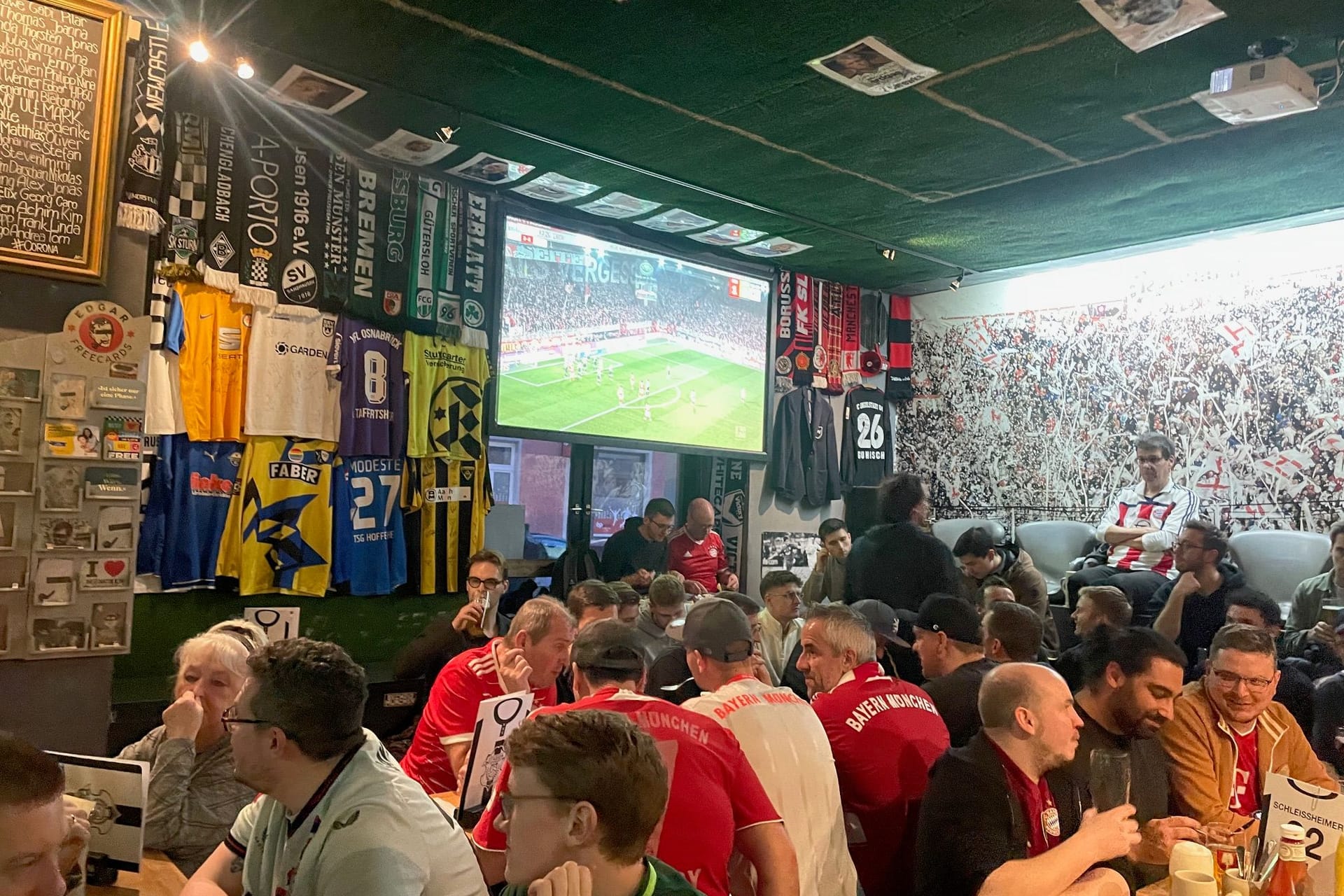 Stadion an der Schleißheimer Straße: Der Kultkneipe in München droht nun das Aus.