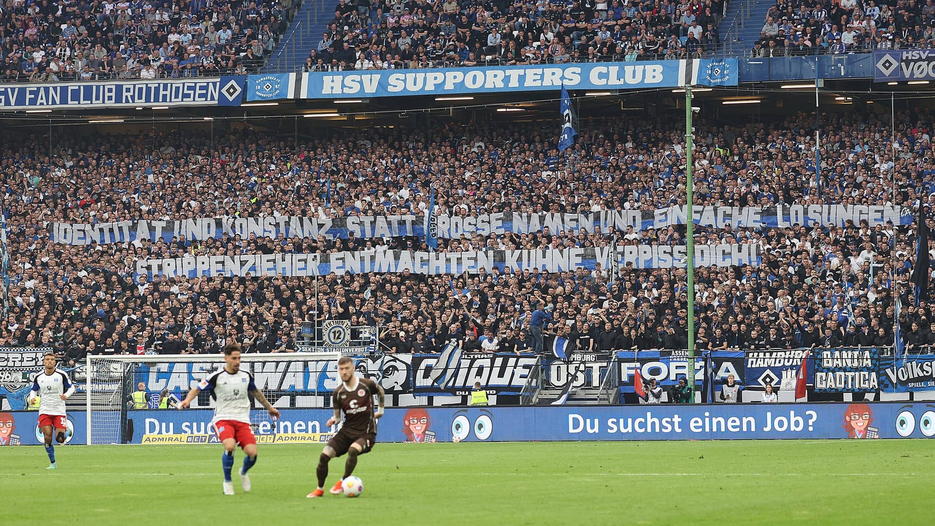 "Kühne, verpiss' dich": Die HSV-Fans sehnen einen Ausstieg des umstrittenen Mäzens seit langem herbei.