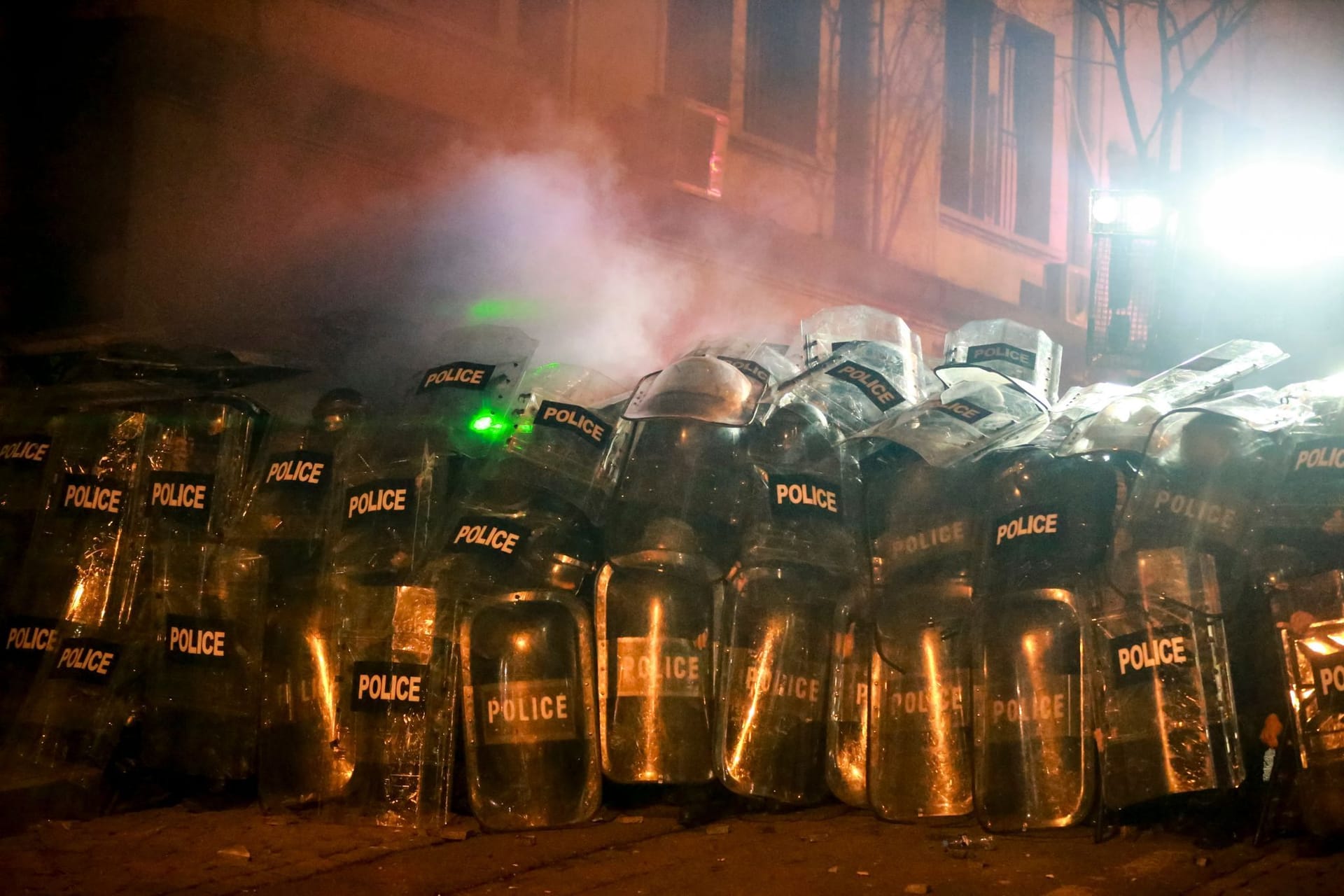 Polizeiblockade: In der Hauptstadt bereitet sich die Polizei auf weitere Unruhen vor.