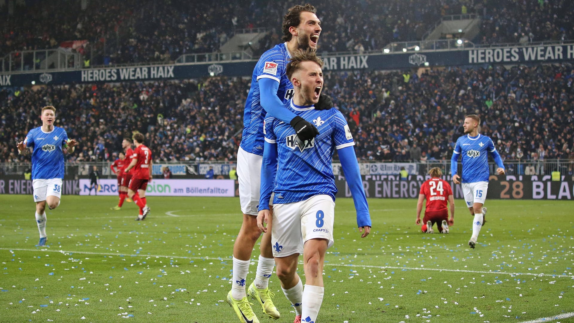 Party bei den "Lilien", Frust bei den "Roten Teufeln".