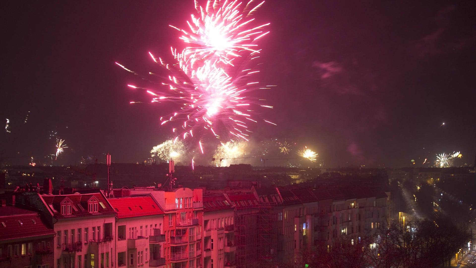 Feuerwerk über Berlin (Archivbild): Erlaubt ist das Spektakel nur für wenige Stunden in der Silvesternacht.