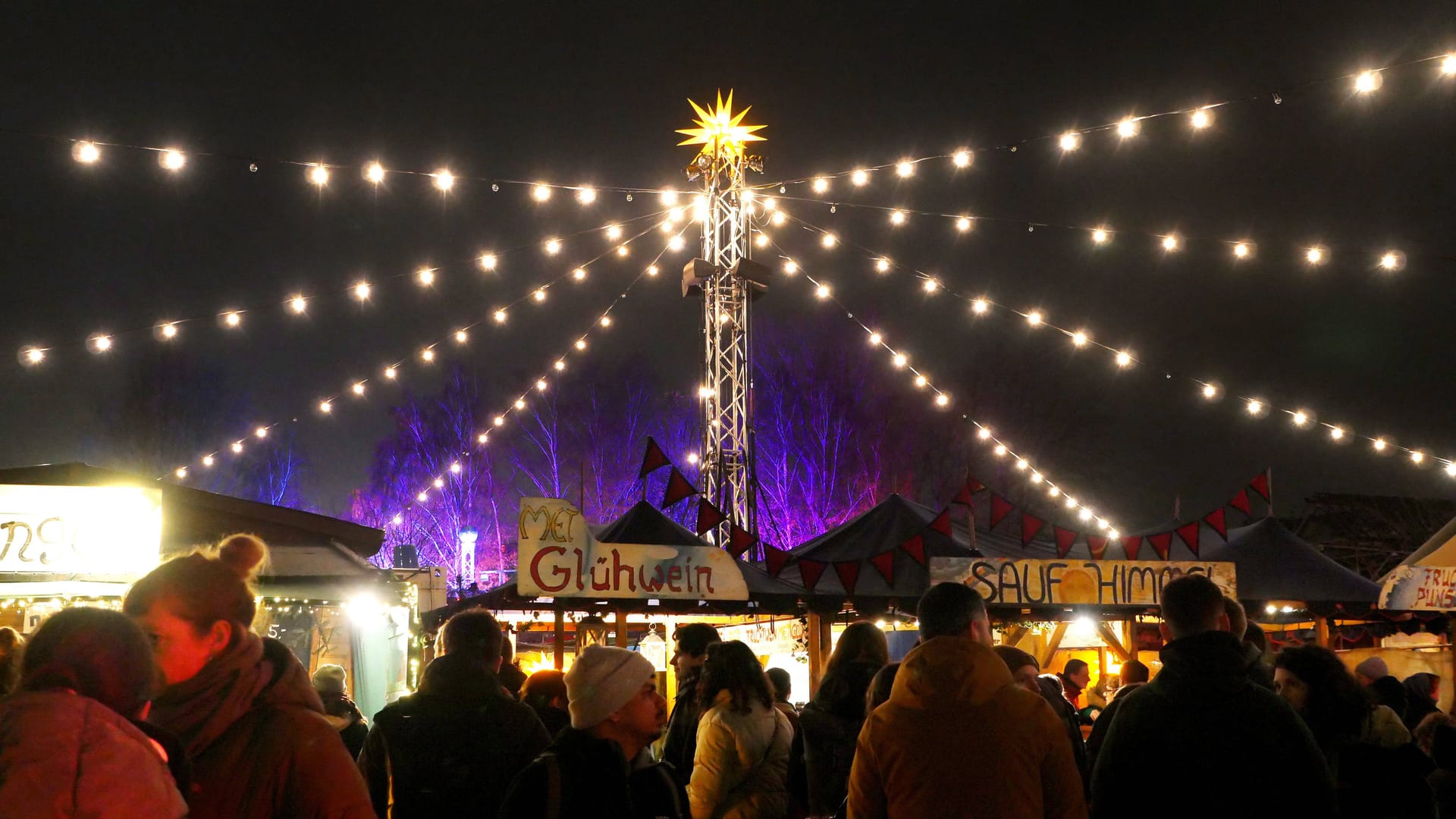 Der Historische Weihnachtsmarkt auf dem RAW-Gelände. (Archivfoto)