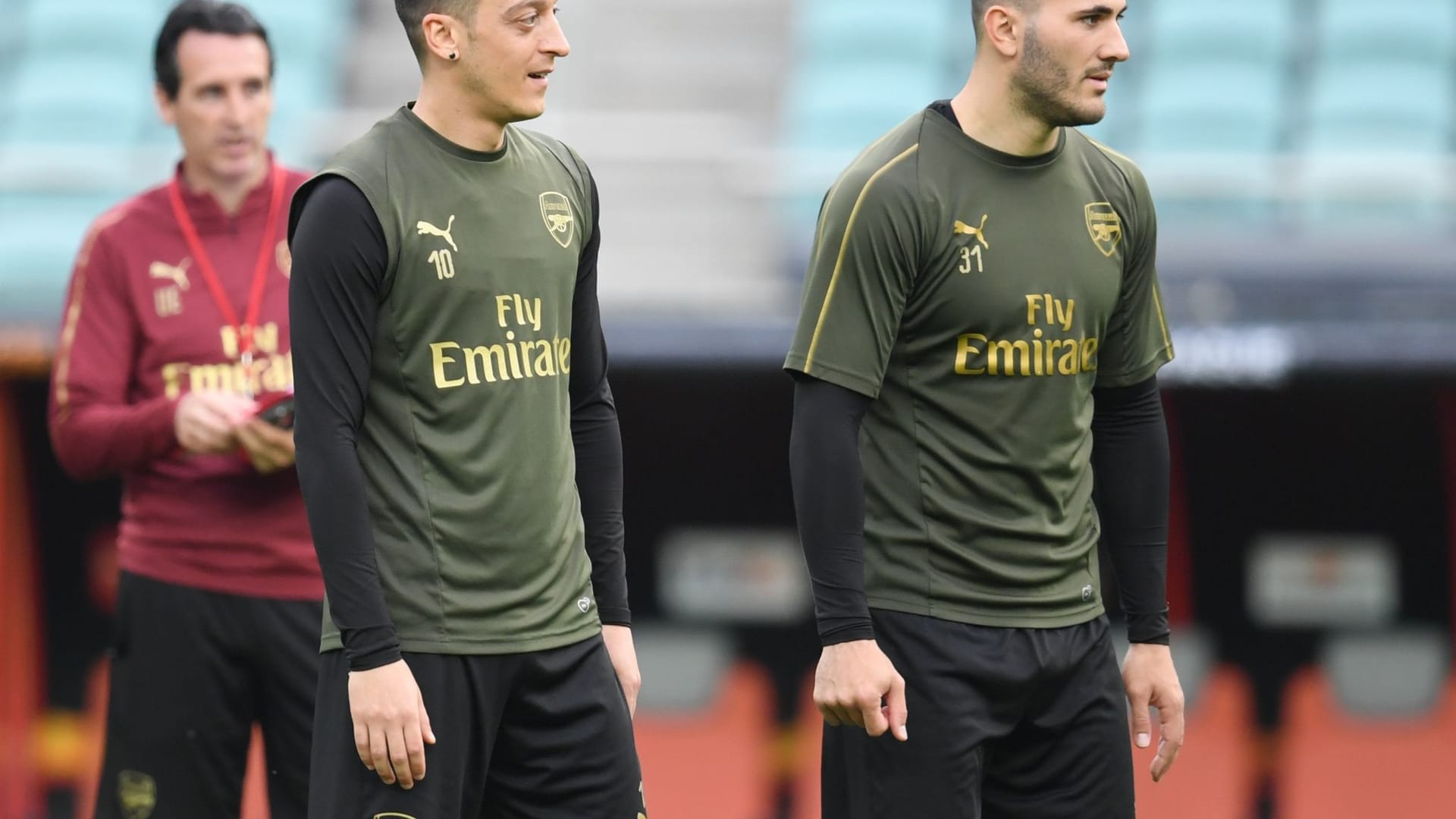 Mesut Özil (l.) und Sead Kolasinac