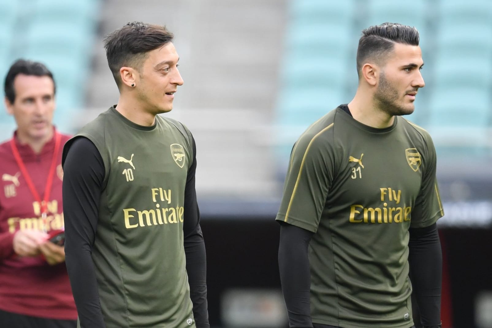 Mesut Özil (l.) und Sead Kolasinac