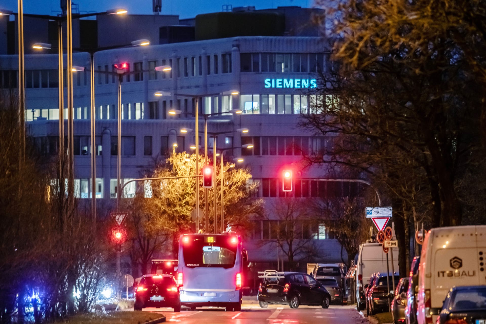 Der Siemens-Standort in München-Perlach (Archivbild): Da das Unternehmen sich zunehmend nach Garching verlagert, ist die Umgestaltung des Parkplatzes möglich.