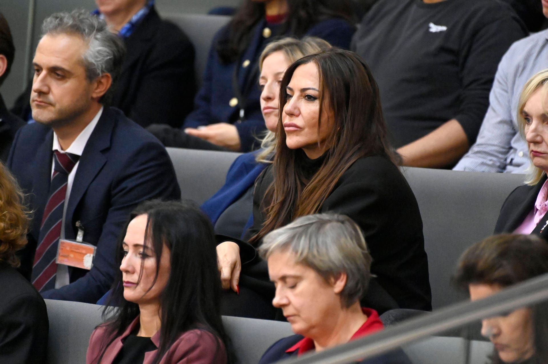 Simone Thomalla: Die Schauspielerin war in der 205. Sitzung des Deutschen Bundestages im Reichstagsgebäude dabei.