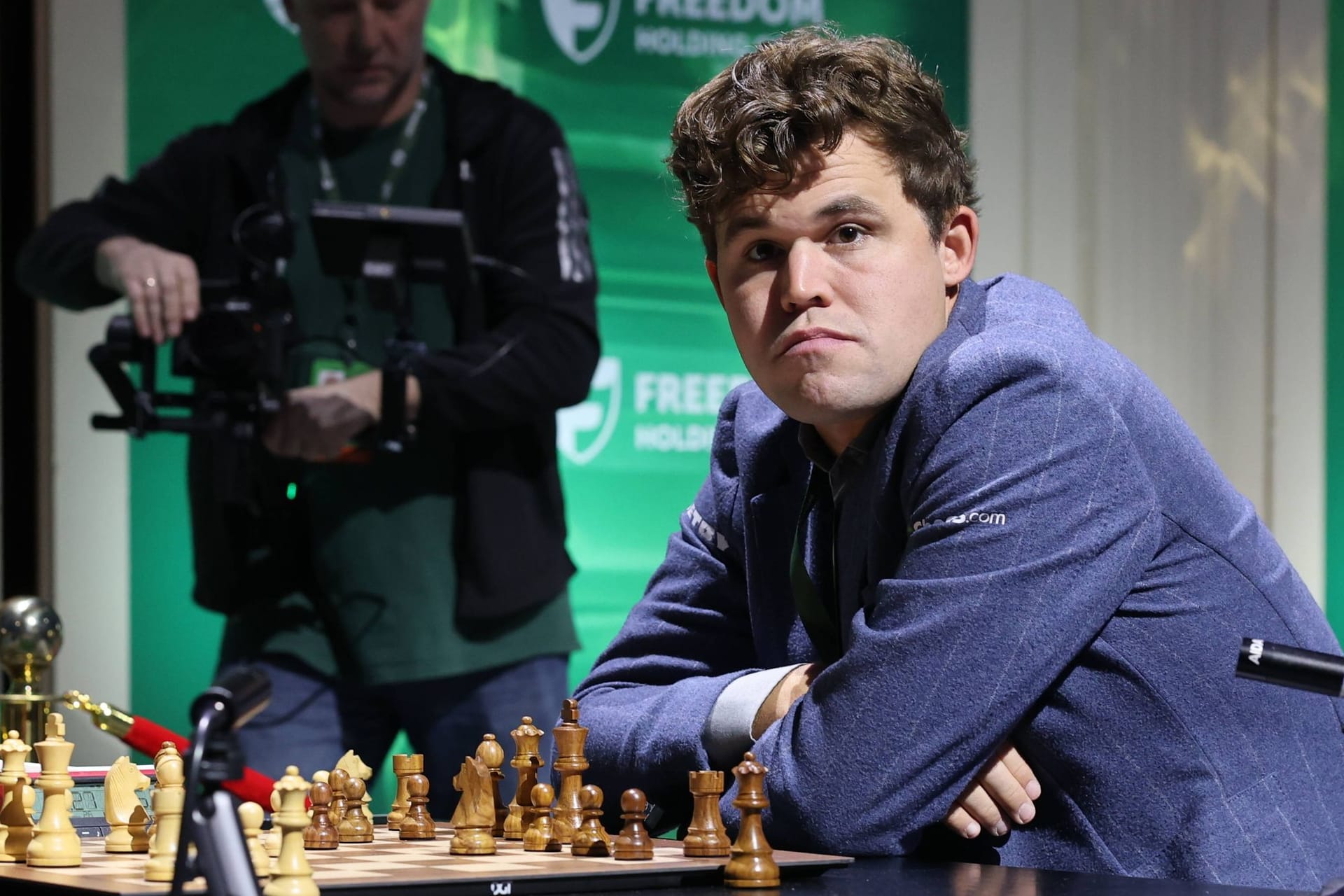 Magnus Carlsen: Der Norweger löst bei der Schnellschach-Weltmeisterschaft in New York großen Wirbel aus.