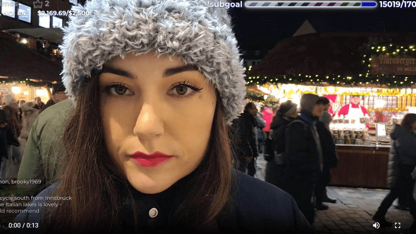 Screenshot aus dem am Dienstagabend (16.12.) aufgenommenen Twitch-Livestream von Sasha Grey auf dem Nürnberger Weihnachtsmarkt.