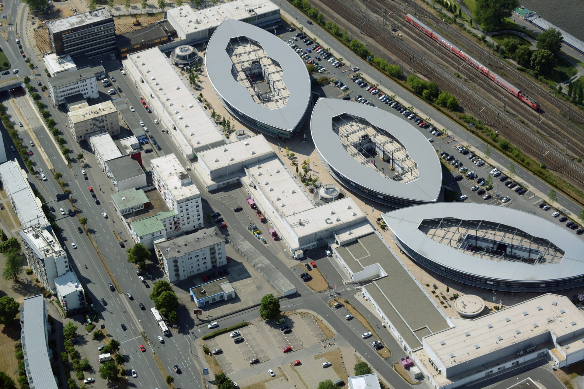 Das Designer Outlet in Wolfsburg von oben: Dort finden Kunden viele verschiedene Marken.