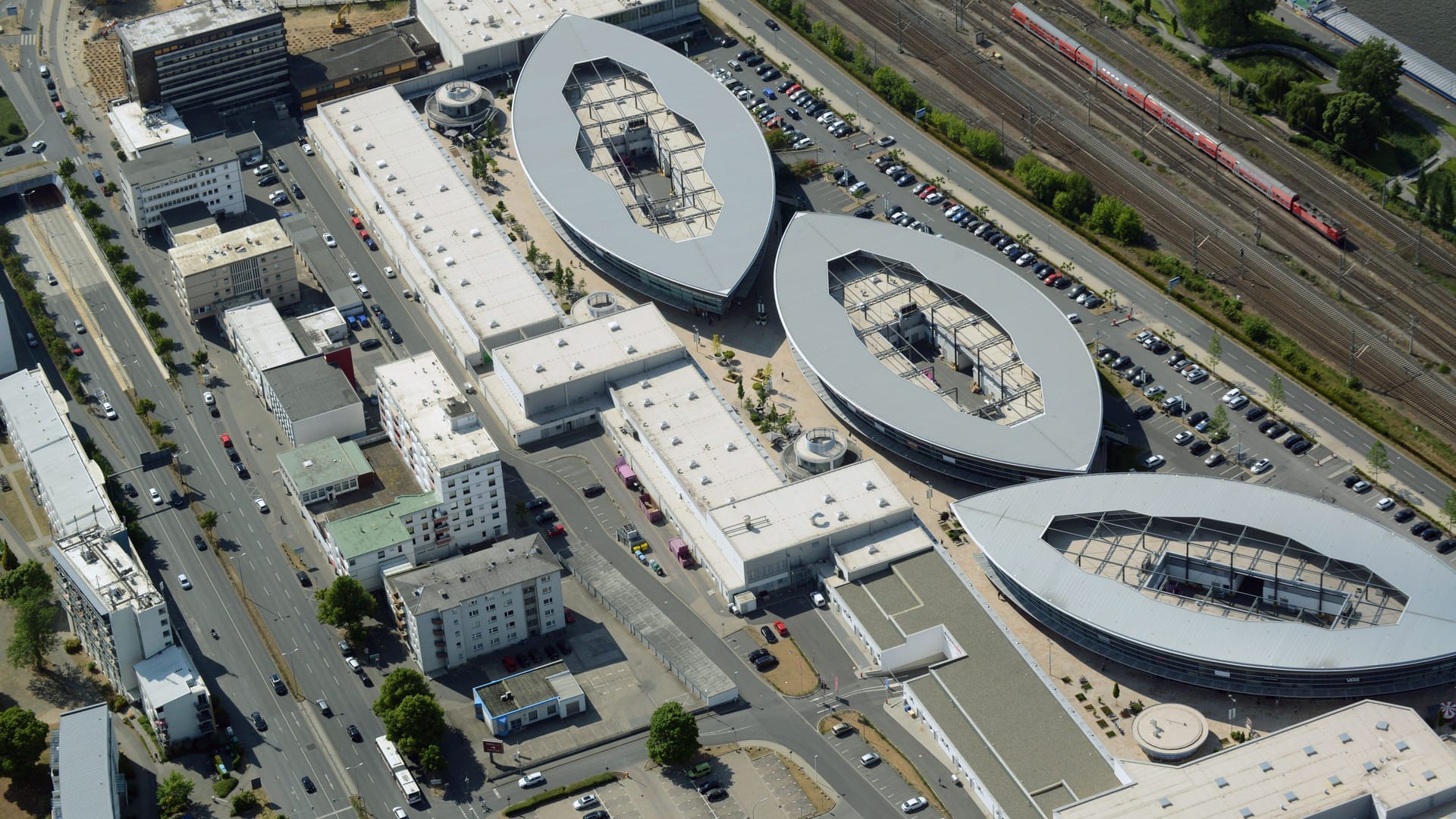 Das Designer Outlet in Wolfsburg von oben: Dort finden Kunden viele verschiedene Marken.