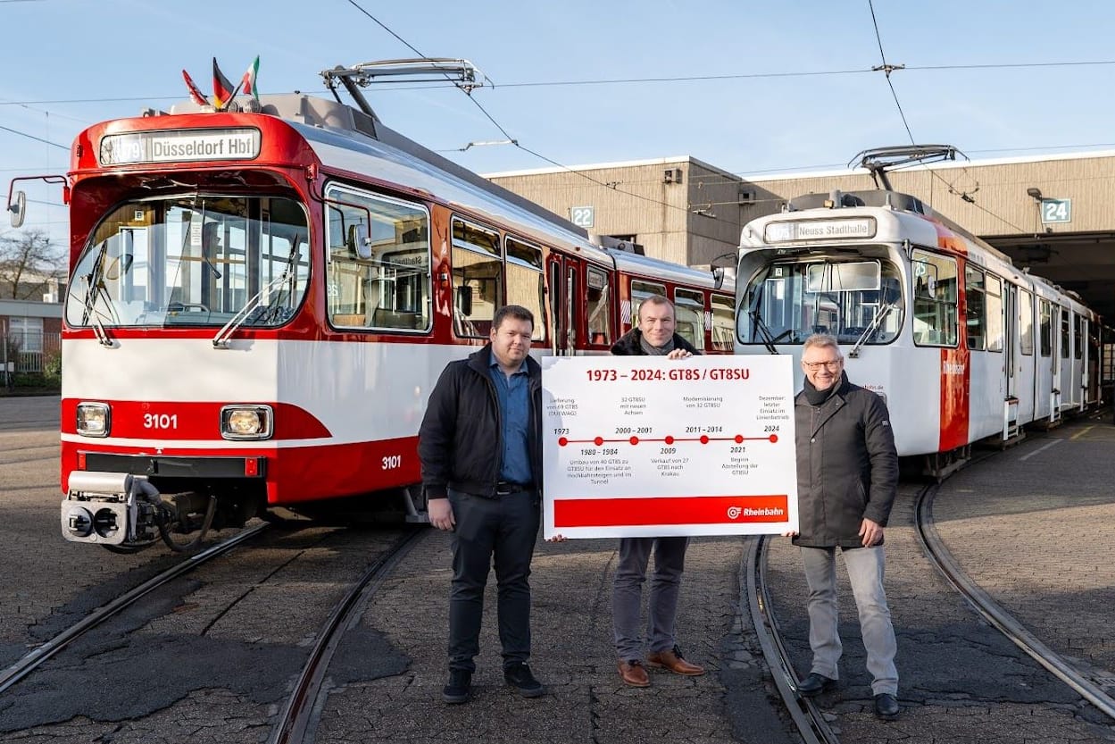 Julian Zimmermann, Tomasz Karbowski und Michael Richarz (von links) verabschiedeten die letzten Bahnen vom Typ GT8S.