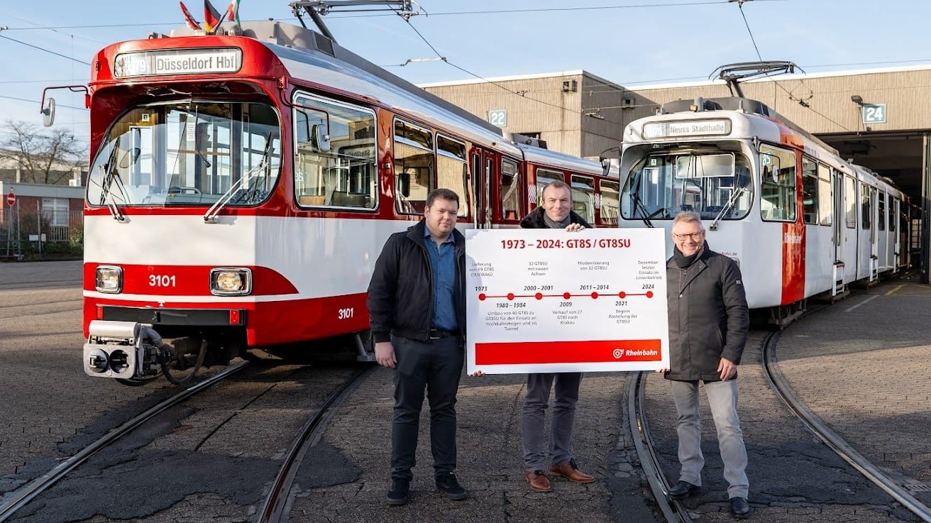 Julian Zimmermann, Tomasz Karbowski und Michael Richarz (von links) verabschiedeten die letzten Bahnen vom Typ GT8S.