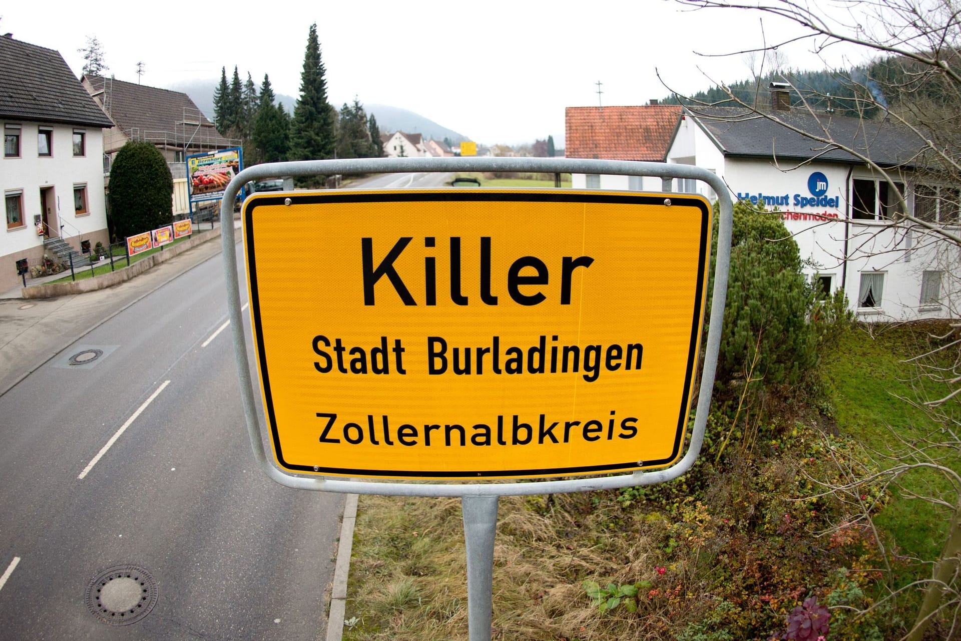 Killer-Ortsschild