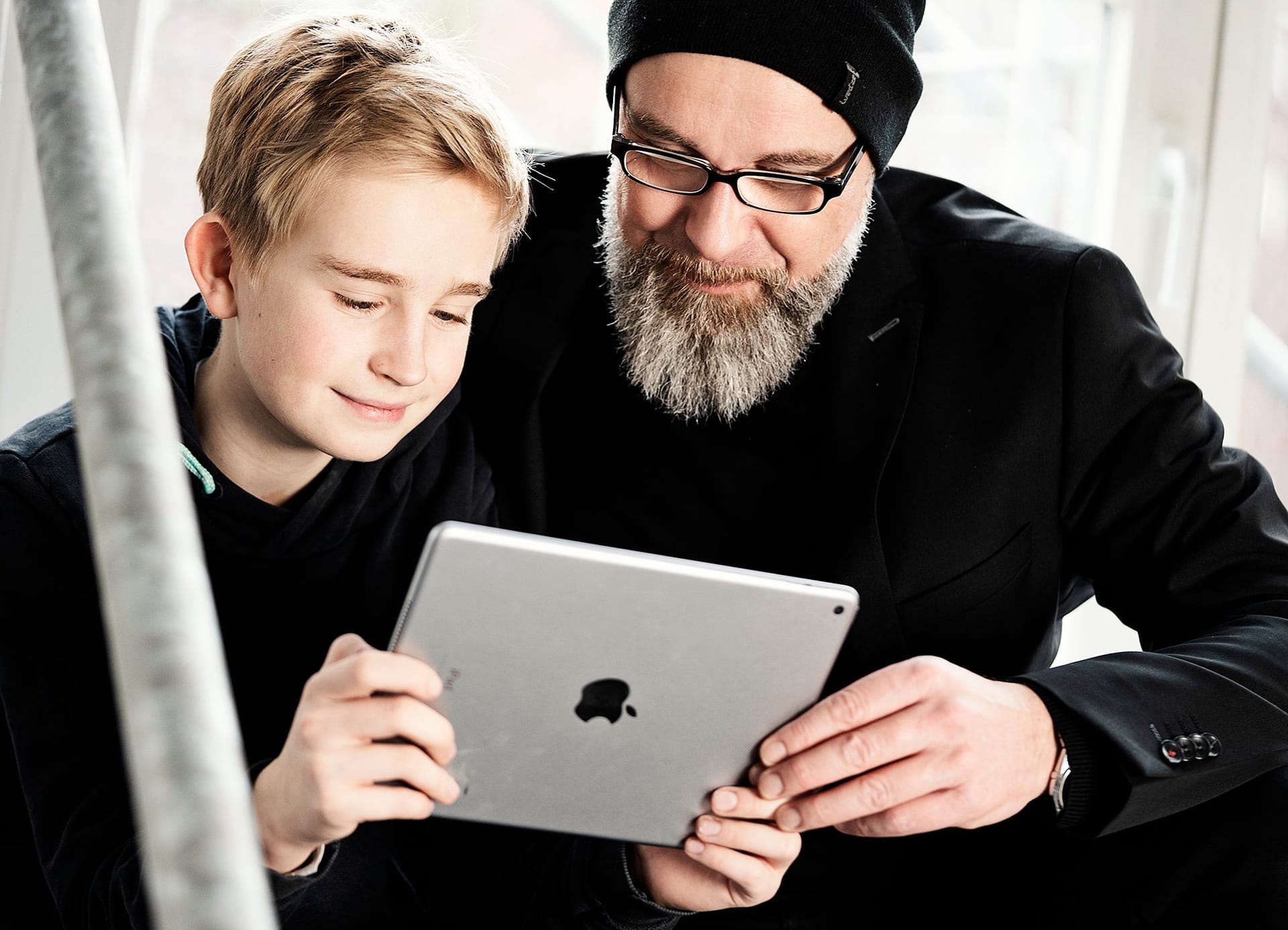 Eltern sind die wichtigste Unterstützung bei der Berufswahl ihrer Kinder – ihr offener Blick und die Förderung individueller Stärken können Klischees aufbrechen und neue Wege eröffnen.