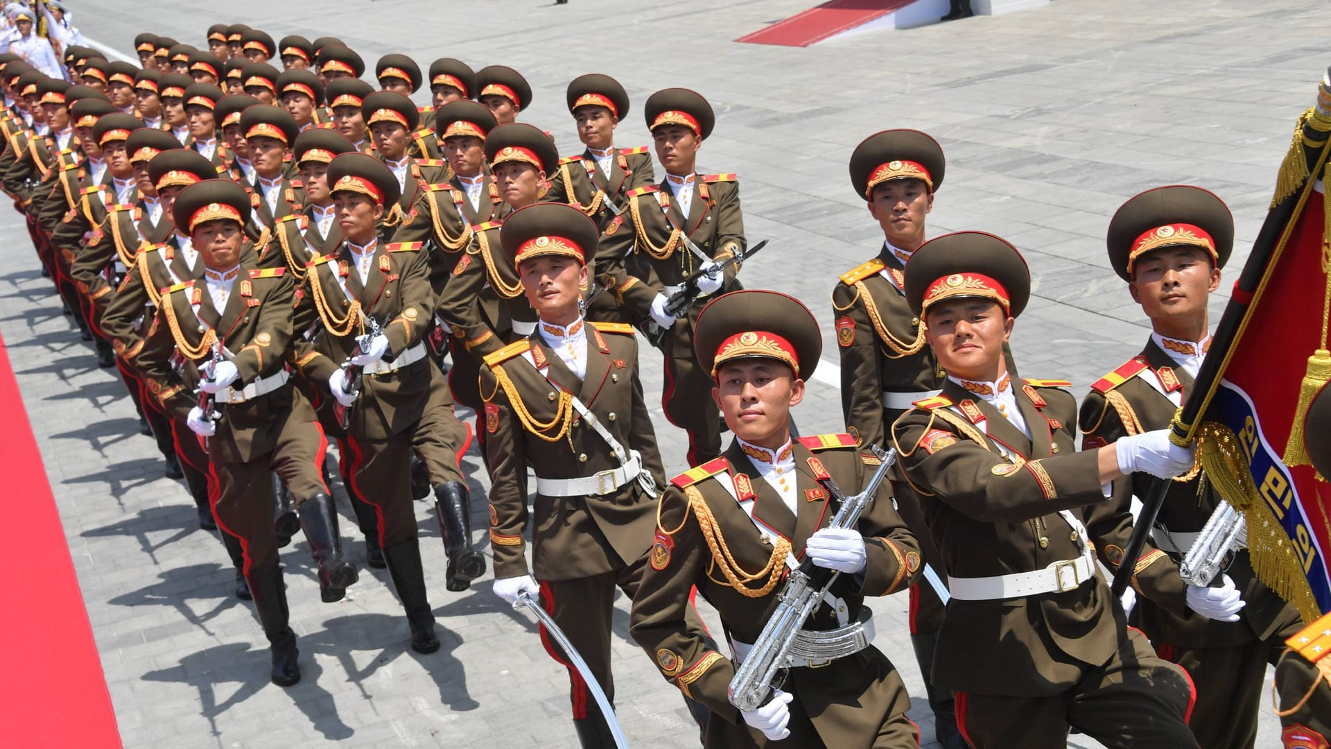 Nordkoreanische Solldaten bei einer Militärparade anlässlich des Besuchs von Wladimir Putin in Pjöngjang (Archivbild).