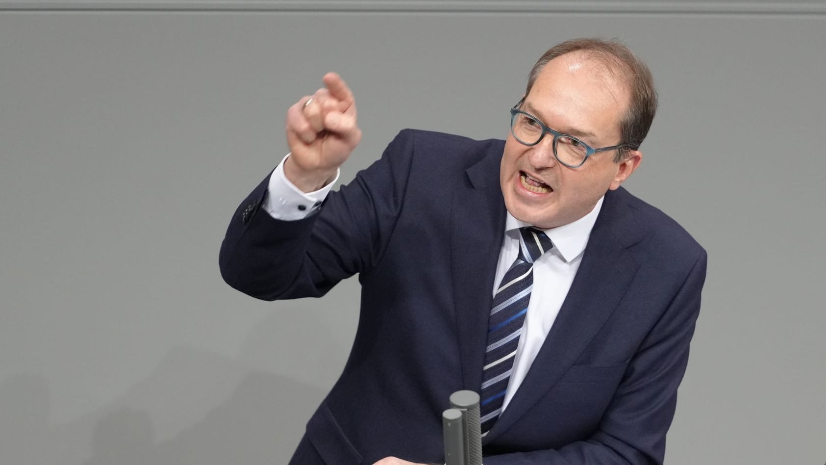 Alexander Dobrindt: Er kritisiert die AfD in seiner Rede heftig.