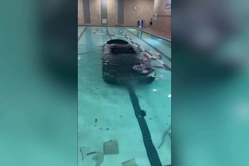 AUTO-POOL/UNFALL