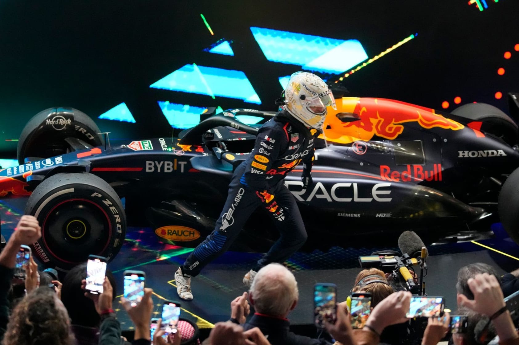 Max Verstappen jubelt: Auch beim Großen Preis von Katar krönte er sich zum Sieger.