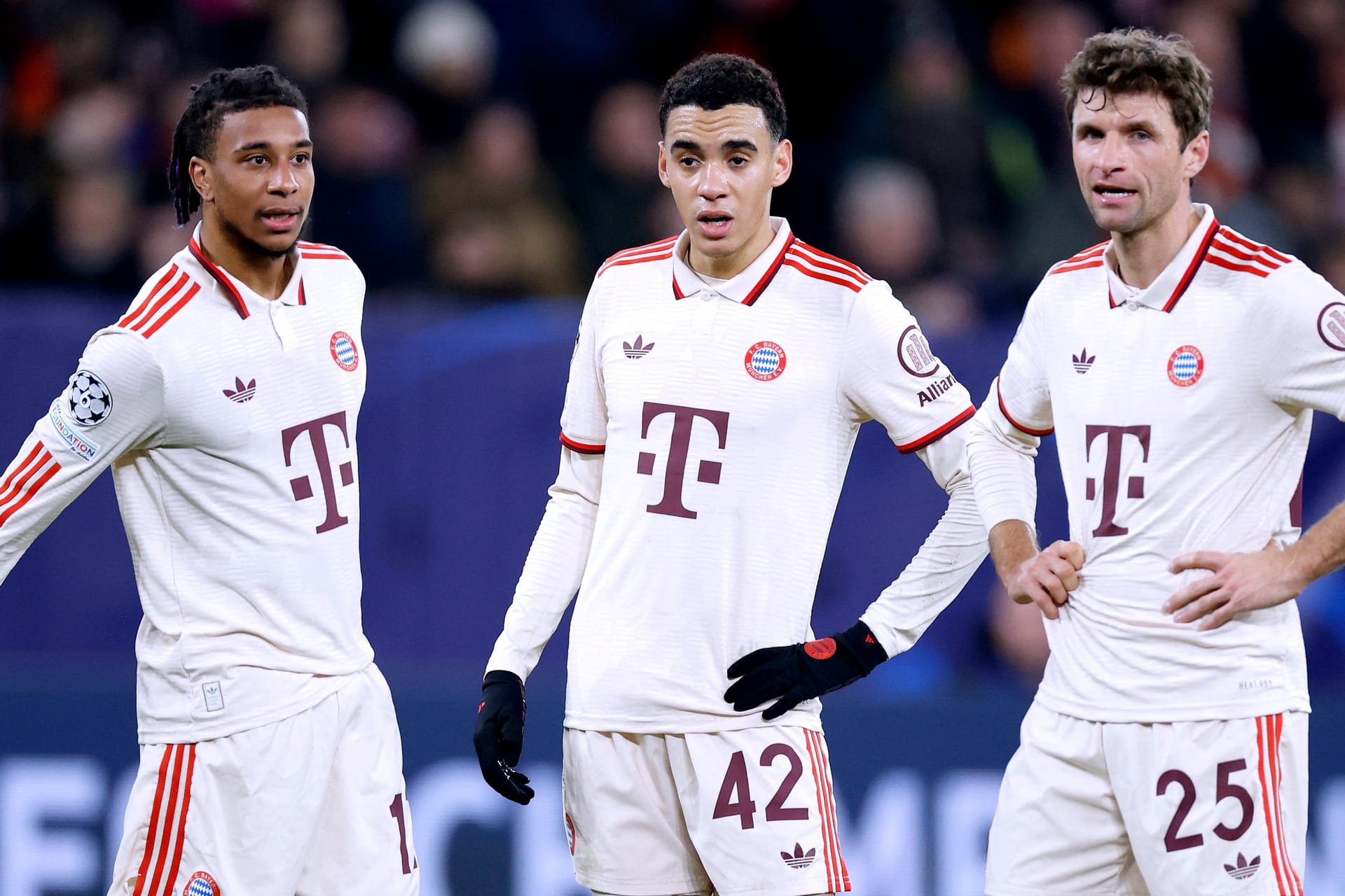 Michael Olise, Jamal Musiala und Thomas Müller (v. l. n. r.): Die Bayern haben ein Schützenfest gefeiert.