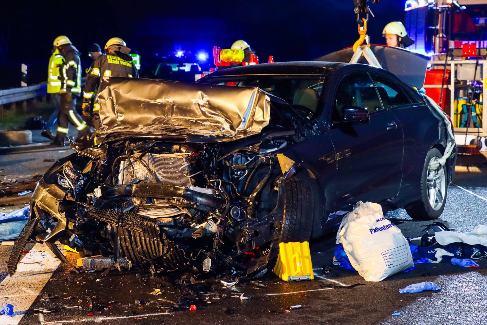 Schwerer Unfall auf der A111 bei Berlin: Bei einem Unfall wurde eine Person tödlich verletzt. Die Polizei ermittelt.