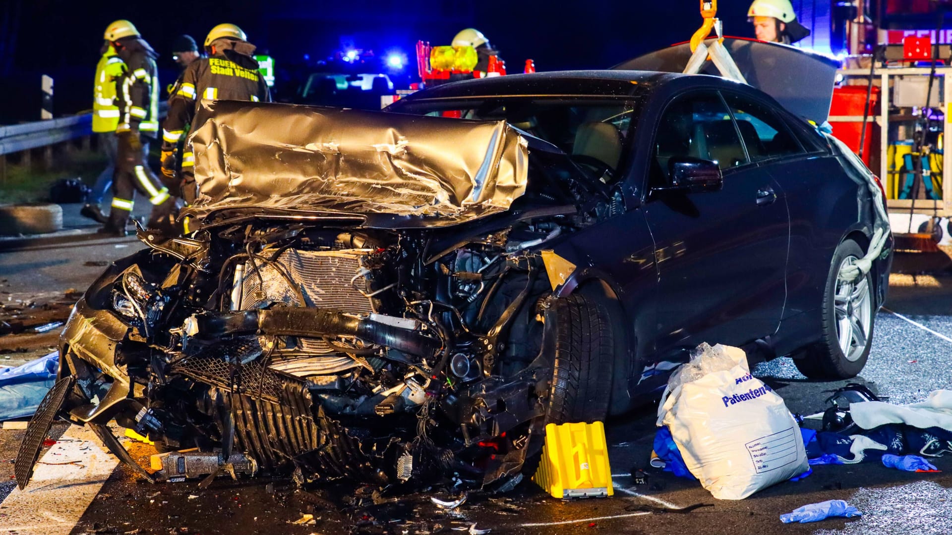 Schwerer Unfall auf der A111 bei Berlin: Bei einem Unfall wurde eine Person tödlich verletzt. Die Polizei ermittelt.