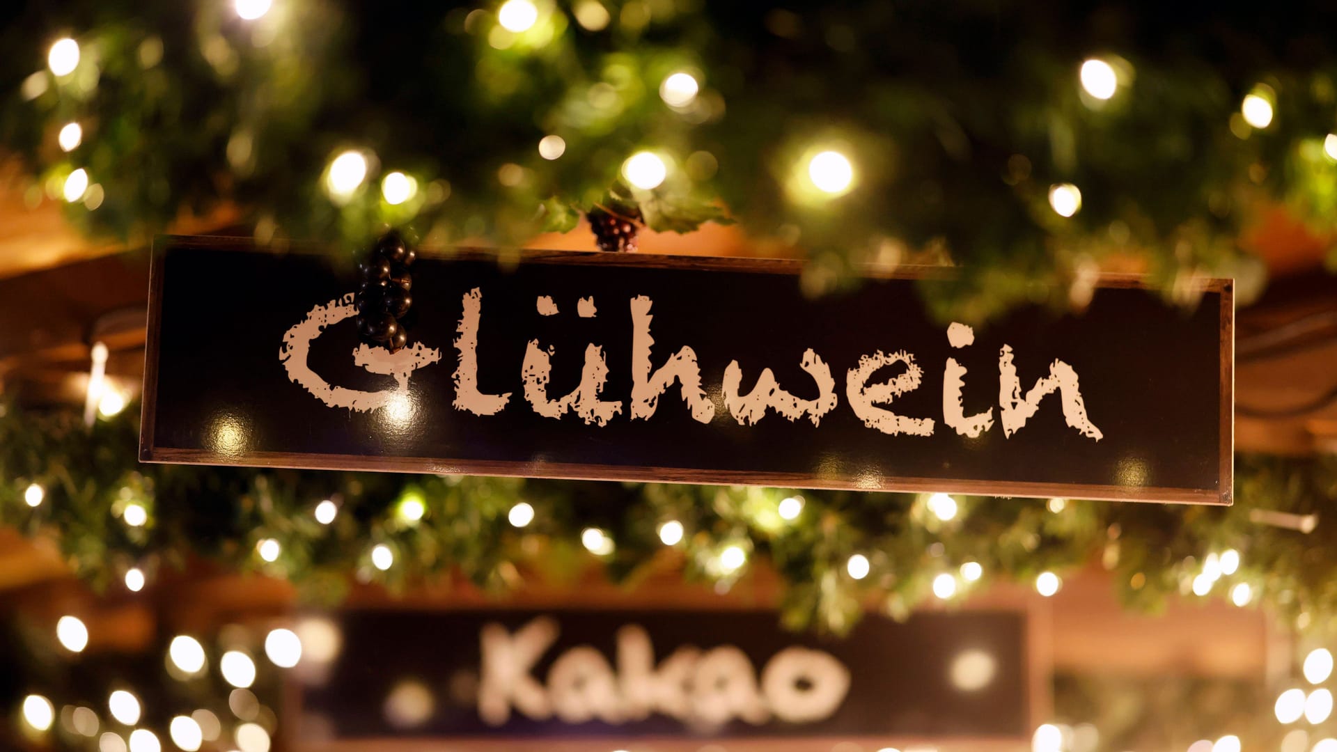 Ein Glühwein- und Kakaostand auf einem Kölner Weihnachtsmarkt: An vielen Orten gibt es schon seit Jahren keinen Lumumba mehr zu kaufen.