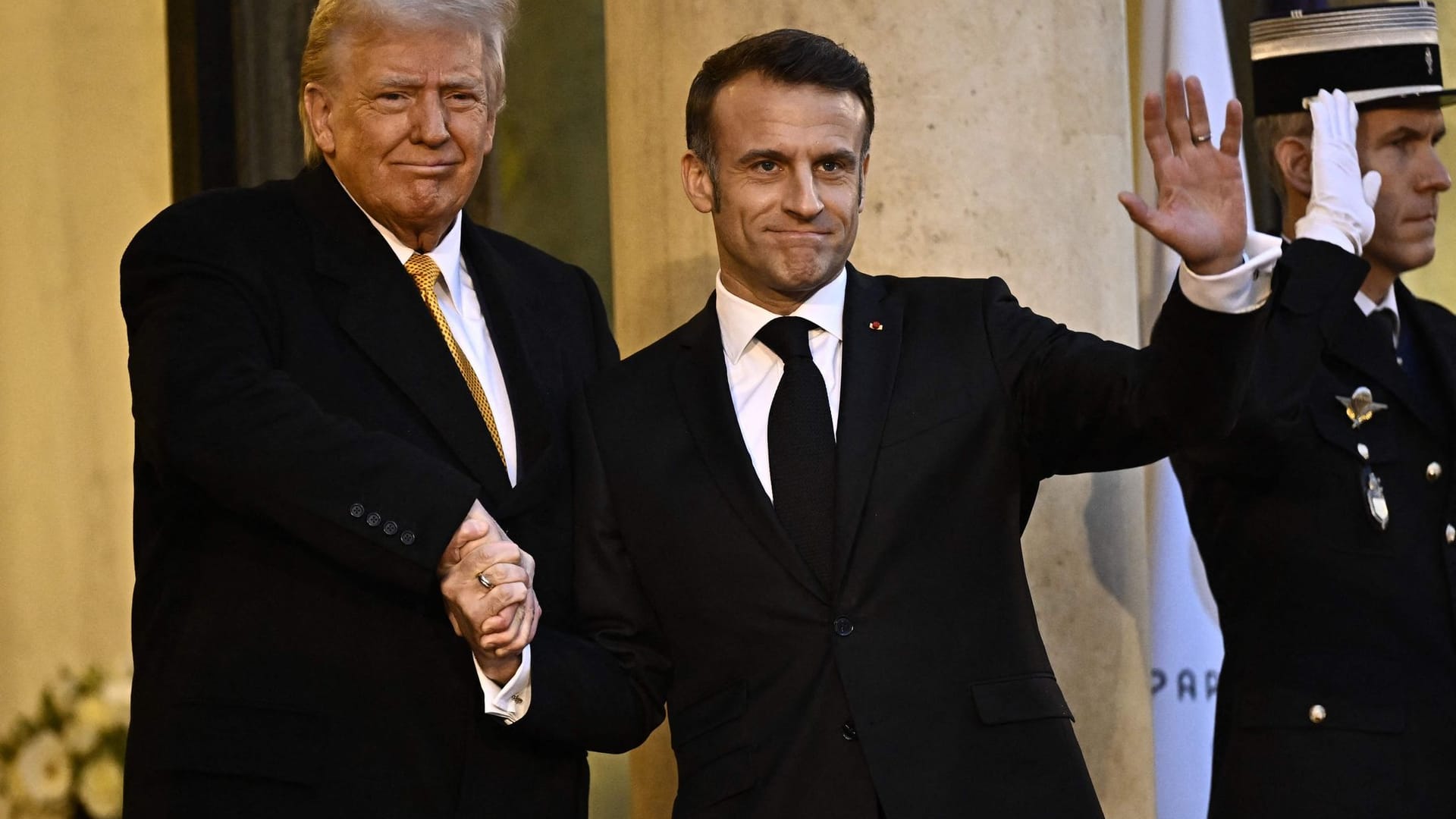 Macron empfängt Trump im Élysée-Palast in Paris