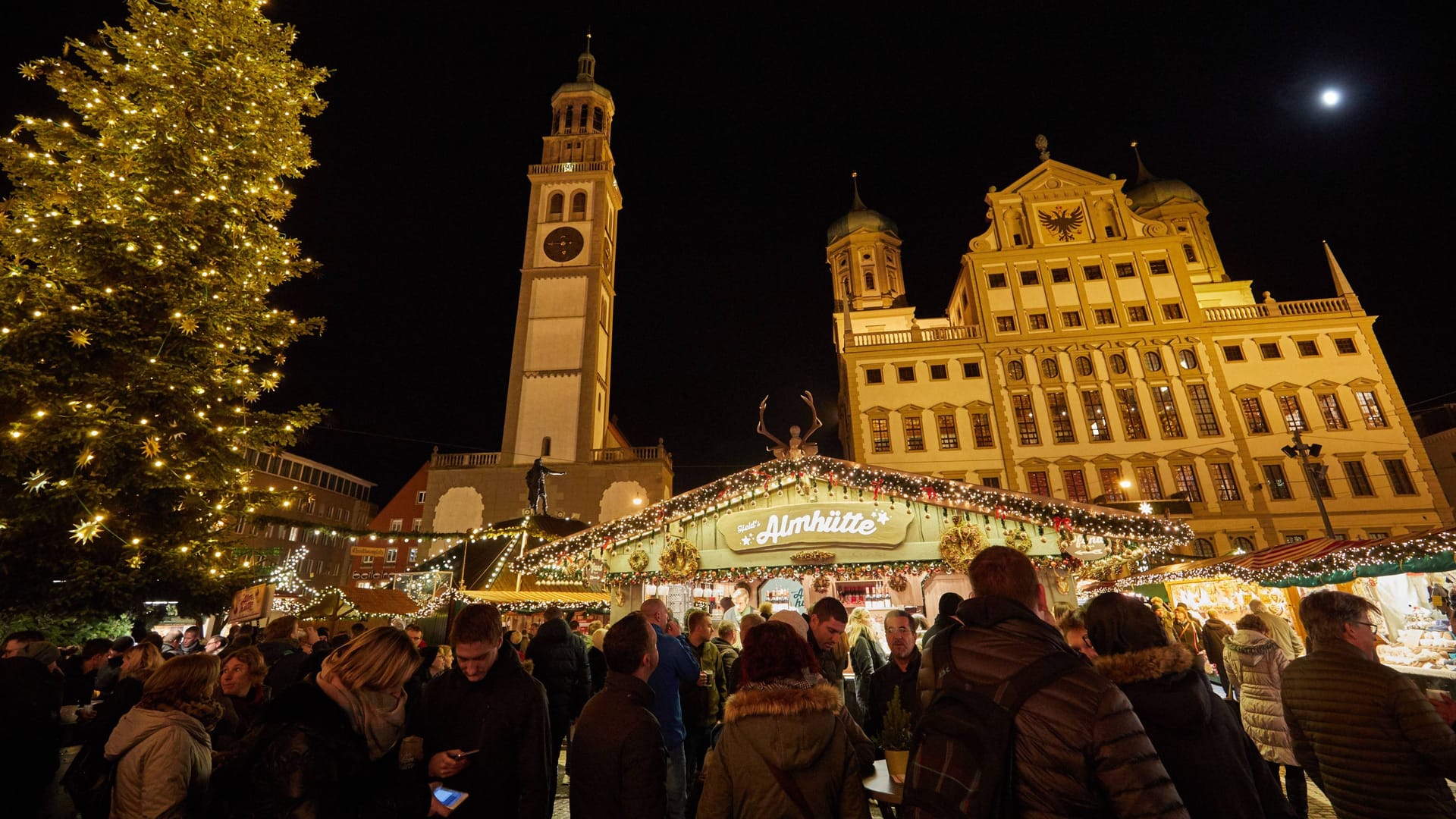 Der "Christkindlesmarkt" in Augsburg: Der Hinweis auf den mutmaßlichen Attentäter soll von einem ausländischen Geheimdienst gekommen sein.