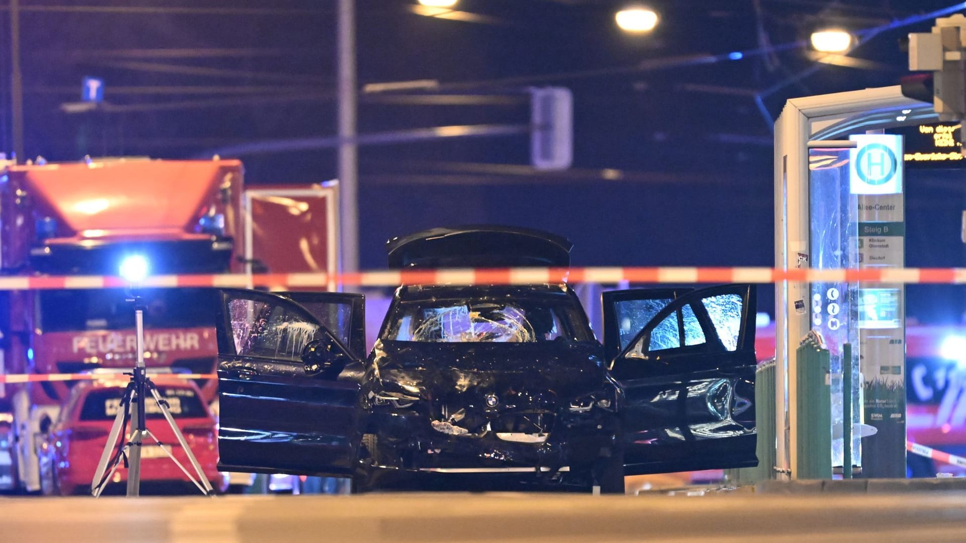 Auto fährt in Menschenmenge auf Magdeburger Weihnachtsmarkt