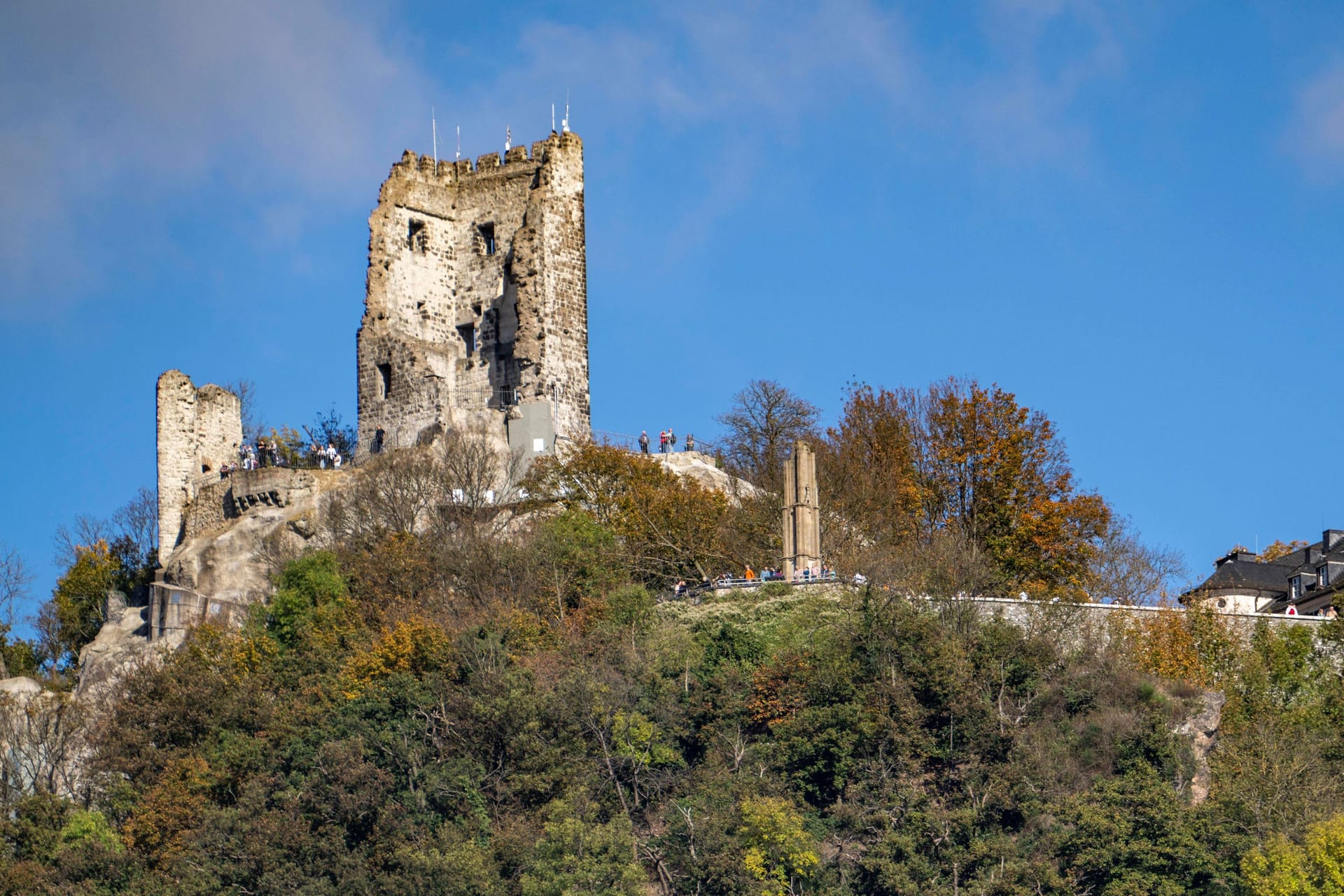 Drachenfels im Siebengebirge: Kurz vor Weihnachten entdeckte hier ein Wanderer menschliche Überreste.