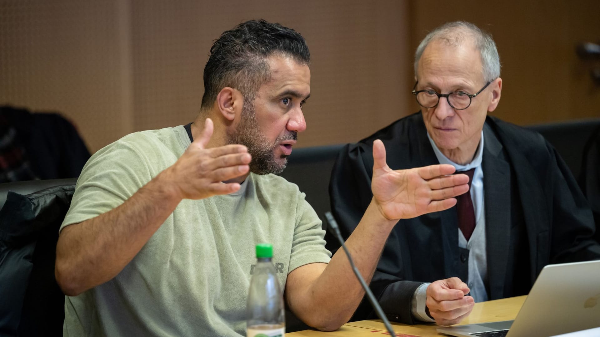 Arafat Abou-Chaker (l) und sein Verteidiger Hansgeorg Birkhoff.