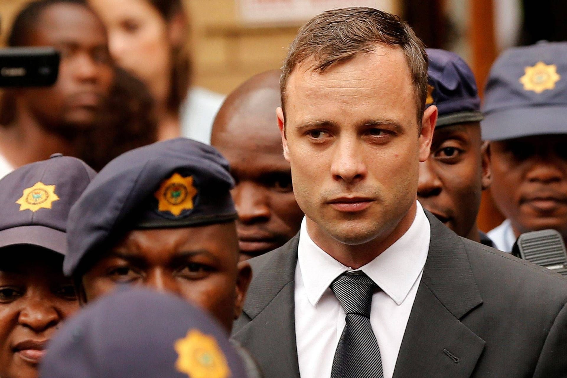 Oscar Pistorius im Rahmen der Gerichtsverhandlung im Oktober 2014: Der ehemalige Paralympics-Star ist aktuell auf Bewährung frei.