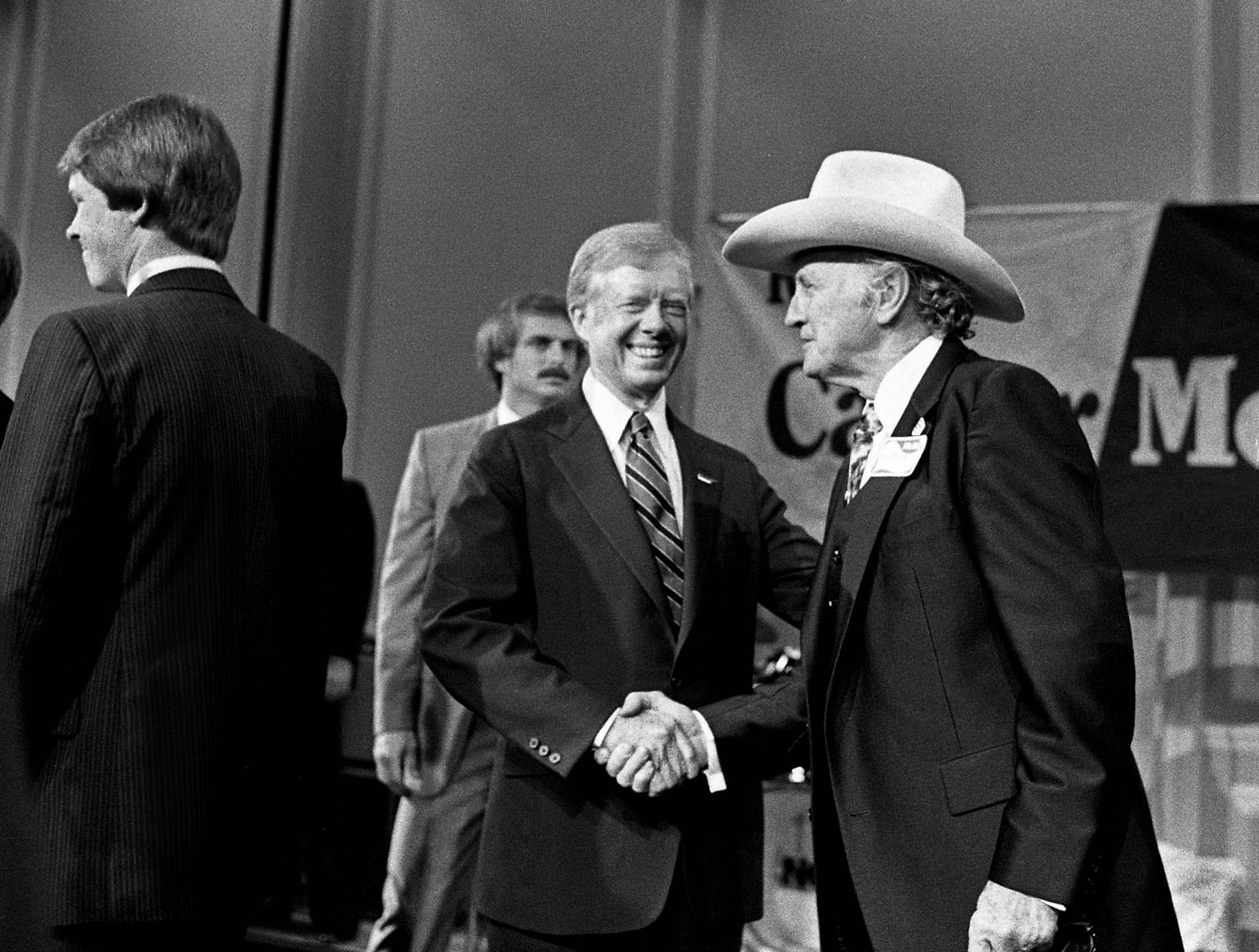 Carter (M.) gab sich als Präsident zum Anfassen: Hier im Jahr 1980 bei einem Konzert mit dem Country-Star Bill Monroe in Nashville, Tennessee.