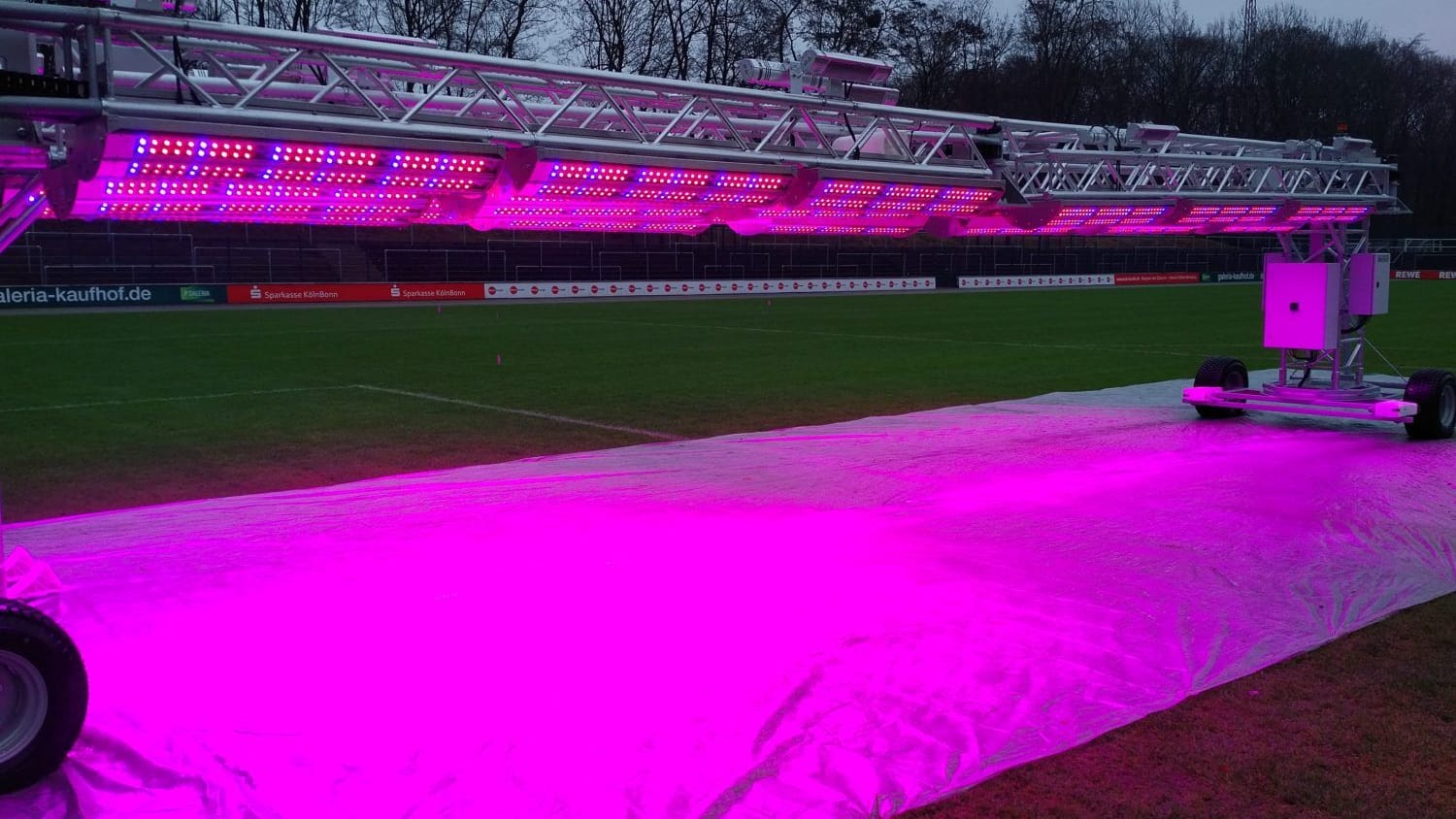 Die Belichtungsanlage im Stadion.