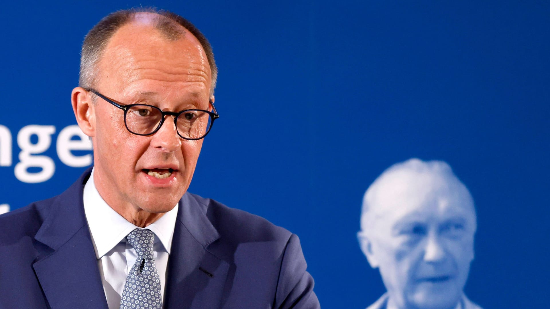 Friedrich Merz (Archivbild): Der Spitzenkandidat der Union hatte in einem Interview den Entzug des deutschen Passes bei Straftaten gefordert.