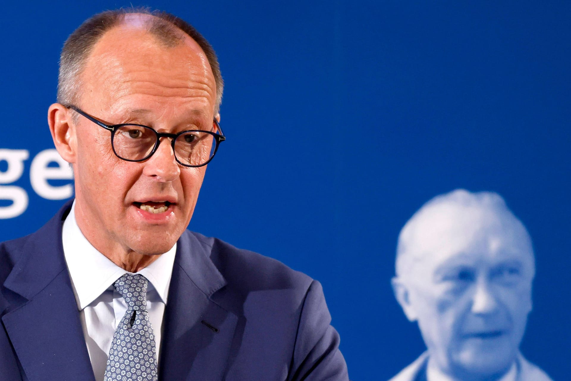 Friedrich Merz (Archivbild): Der Spitzenkandidat der Union hatte in einem Interview den Entzug des deutschen Passes bei Straftaten gefordert.